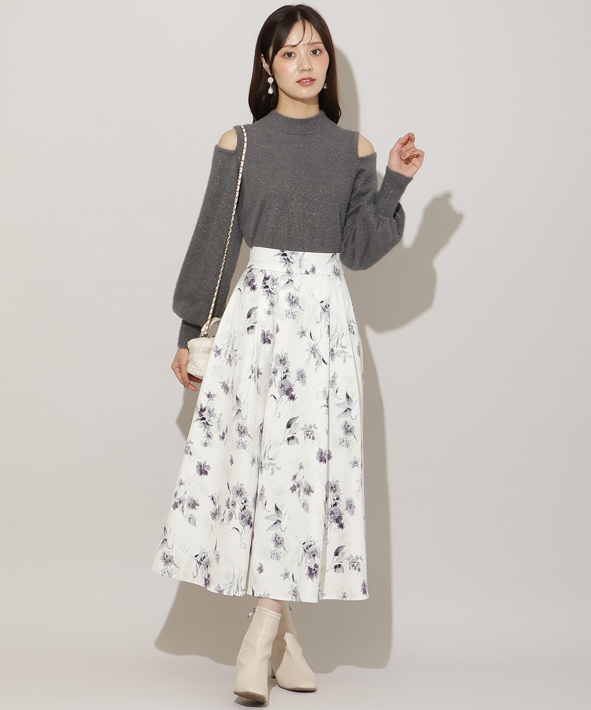 ショルダースリットフェザープルオーバー