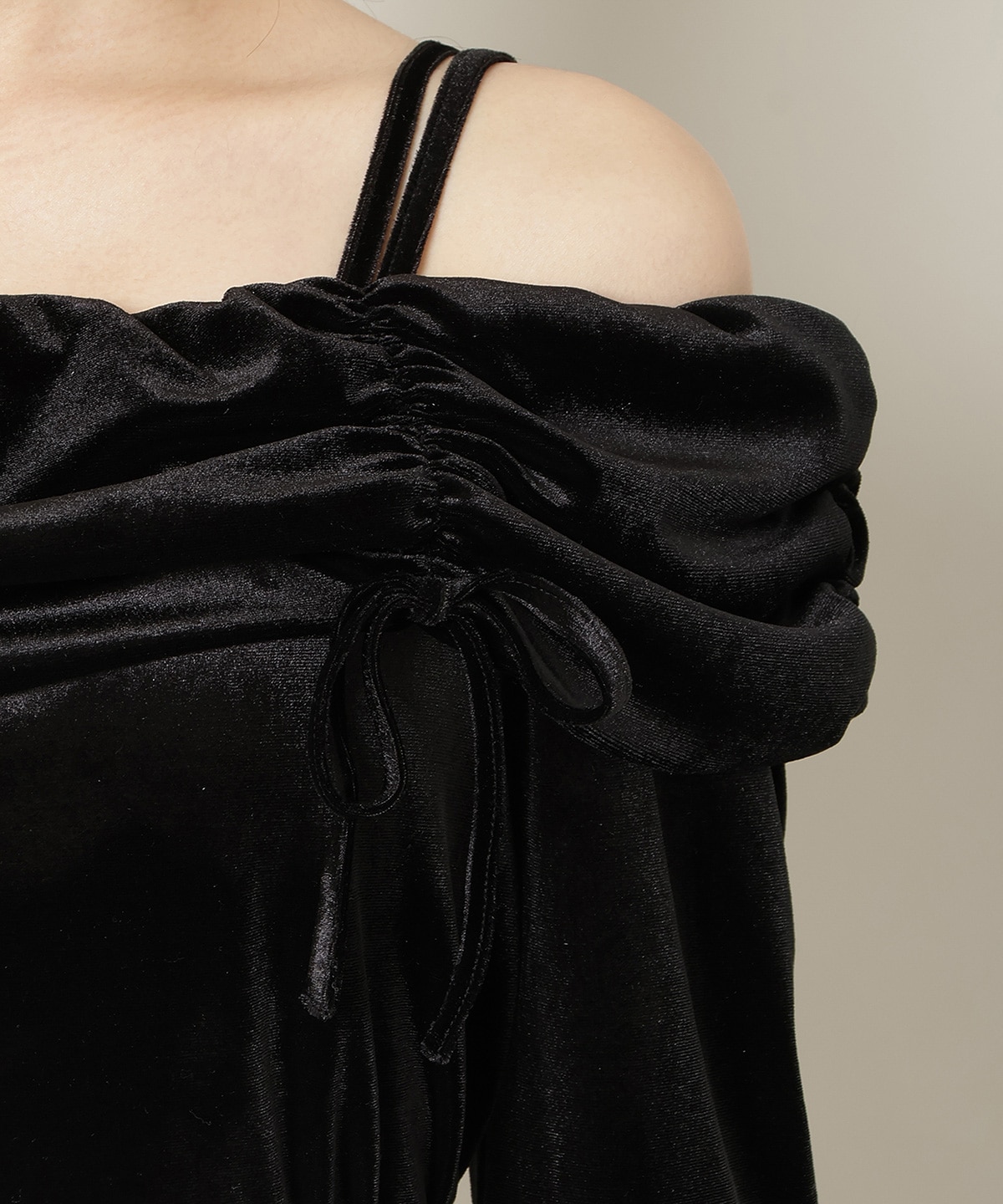 ギャザーオフショルベロアトップス