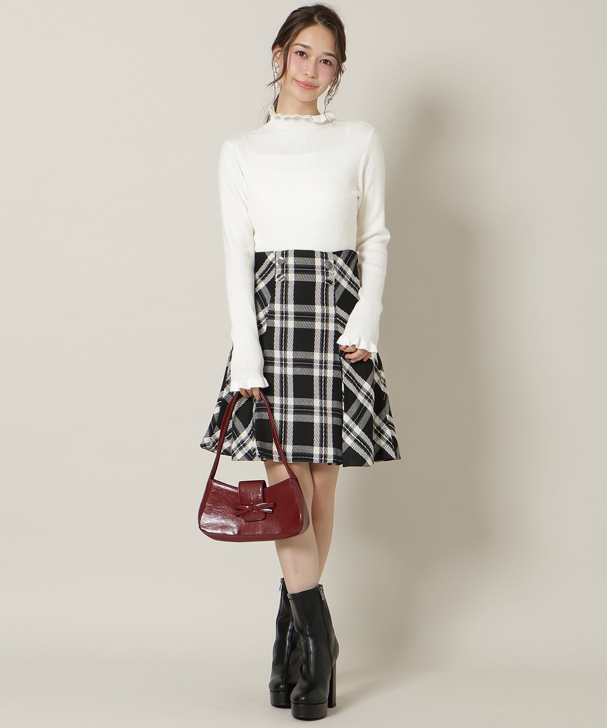 フリルネックプルオーバー