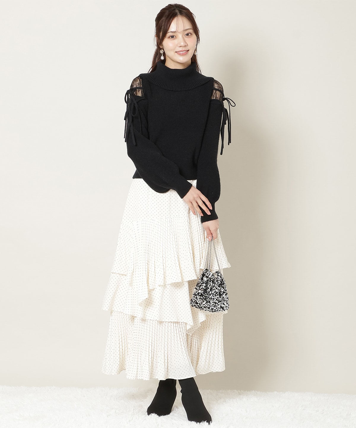 レースショルダーオフタートルニット