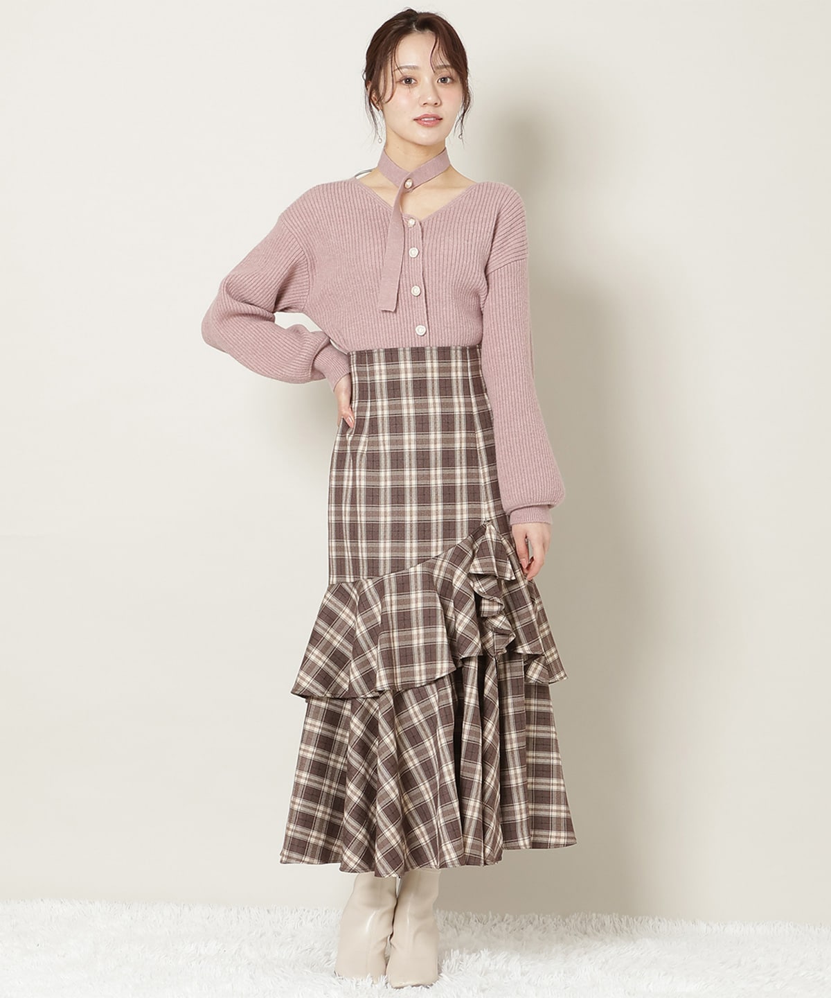 Vネックチョーカーリブニット