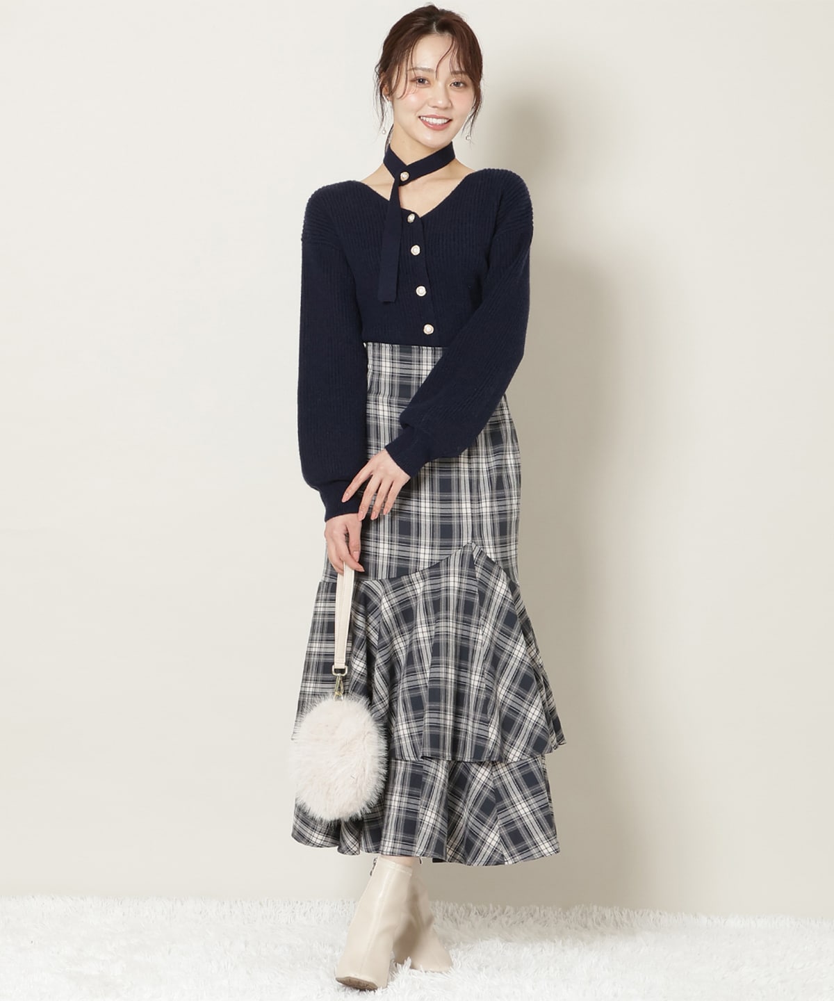 Vネックチョーカーリブニット