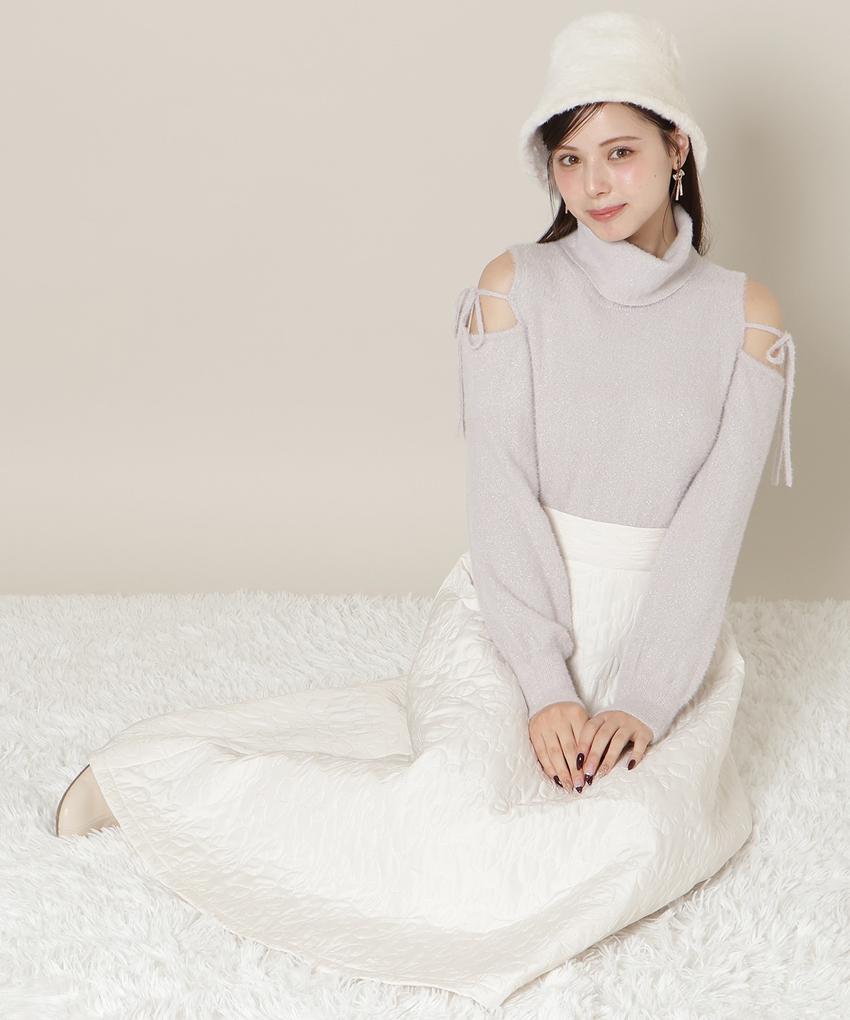 【1/1(thu)10時発売 New Year's Item】オープンショルダーラメフェザーニット