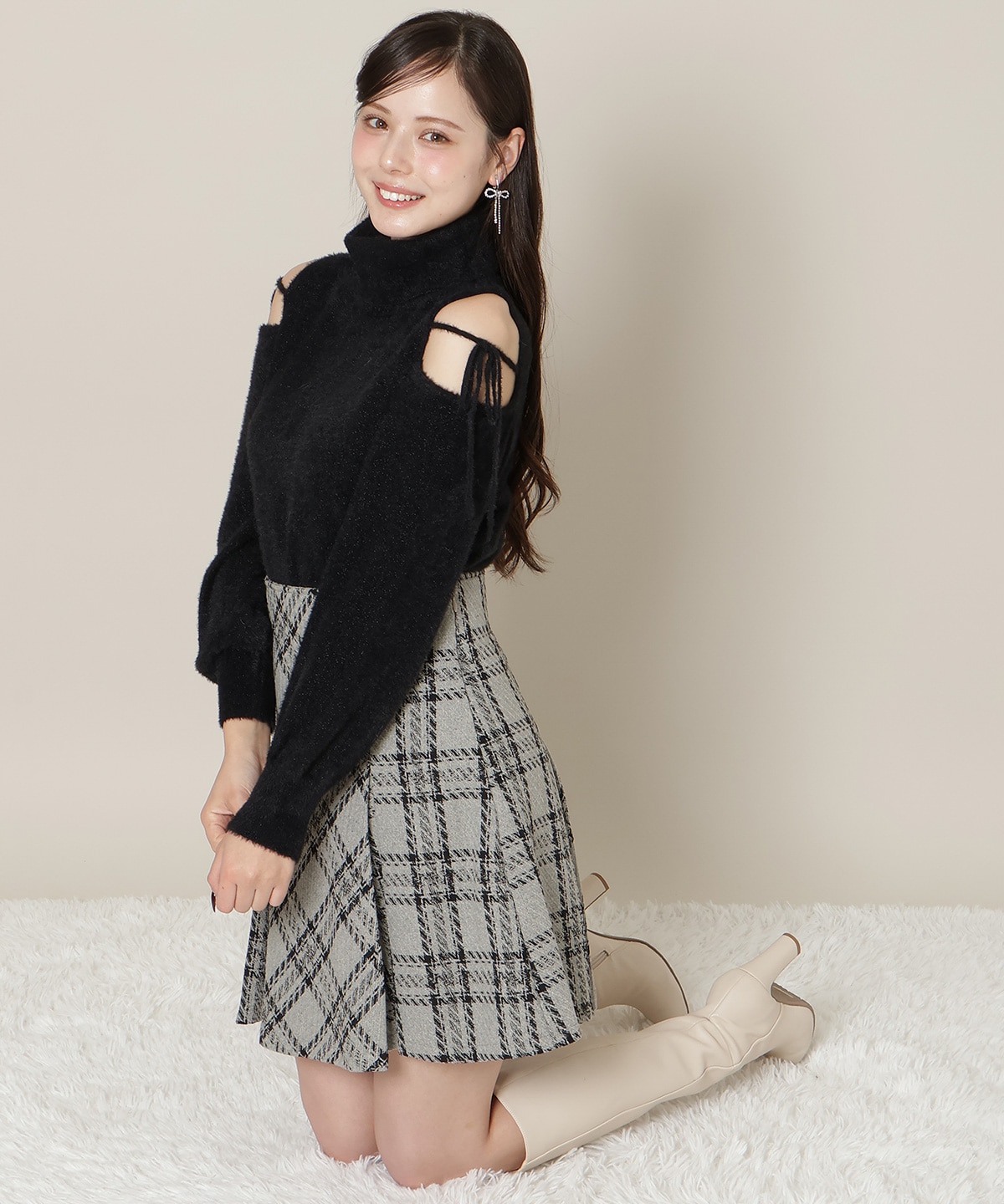 【1/1(thu)10時発売 New Year's Item】オープンショルダーラメフェザーニット