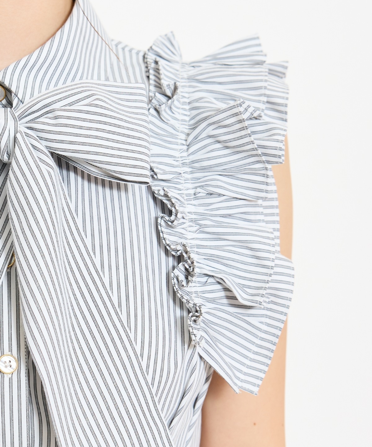 フリルスリーブペプラムブラウス