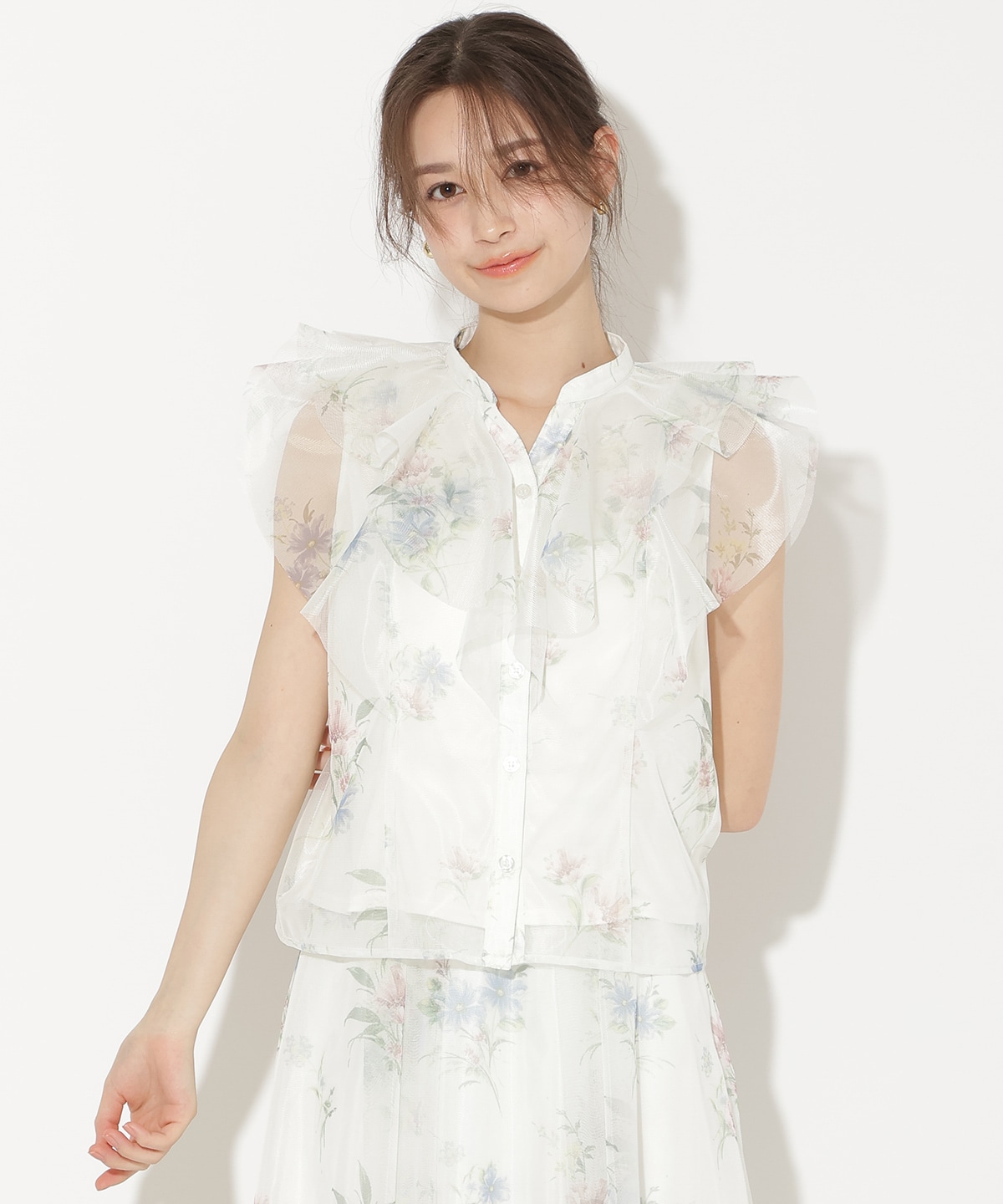 フラワーメッシュラッフルブラウス