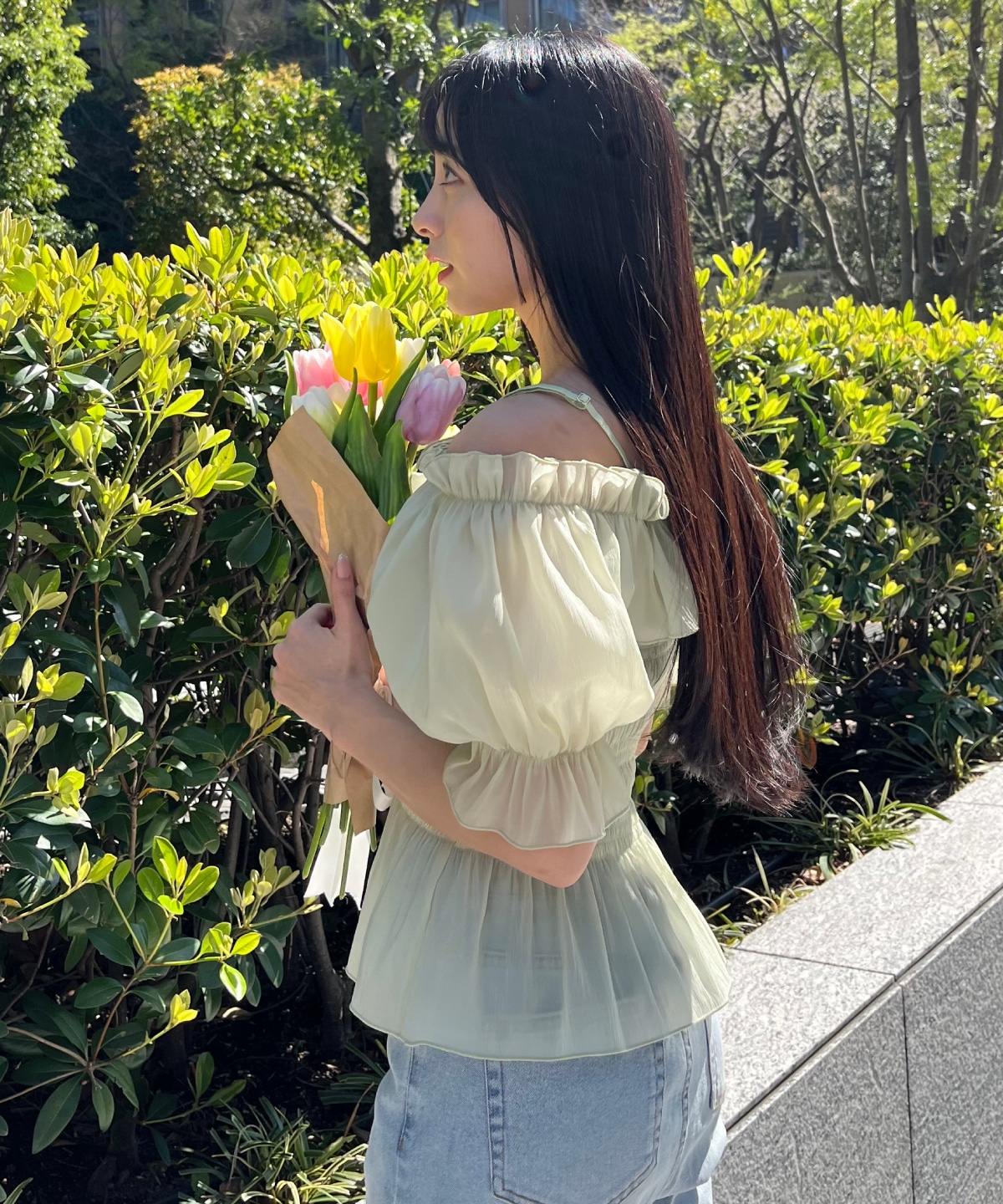 シャーリングペプラムブラウス