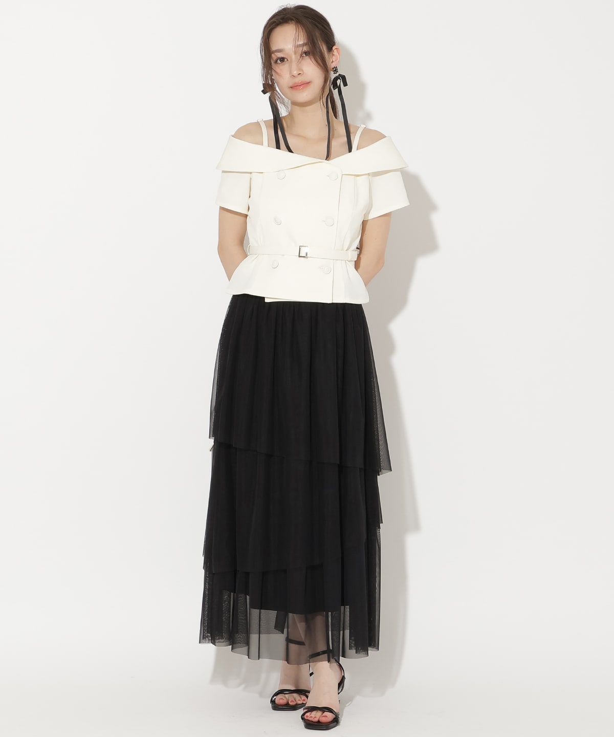 ベルト付きオフショルブラウス