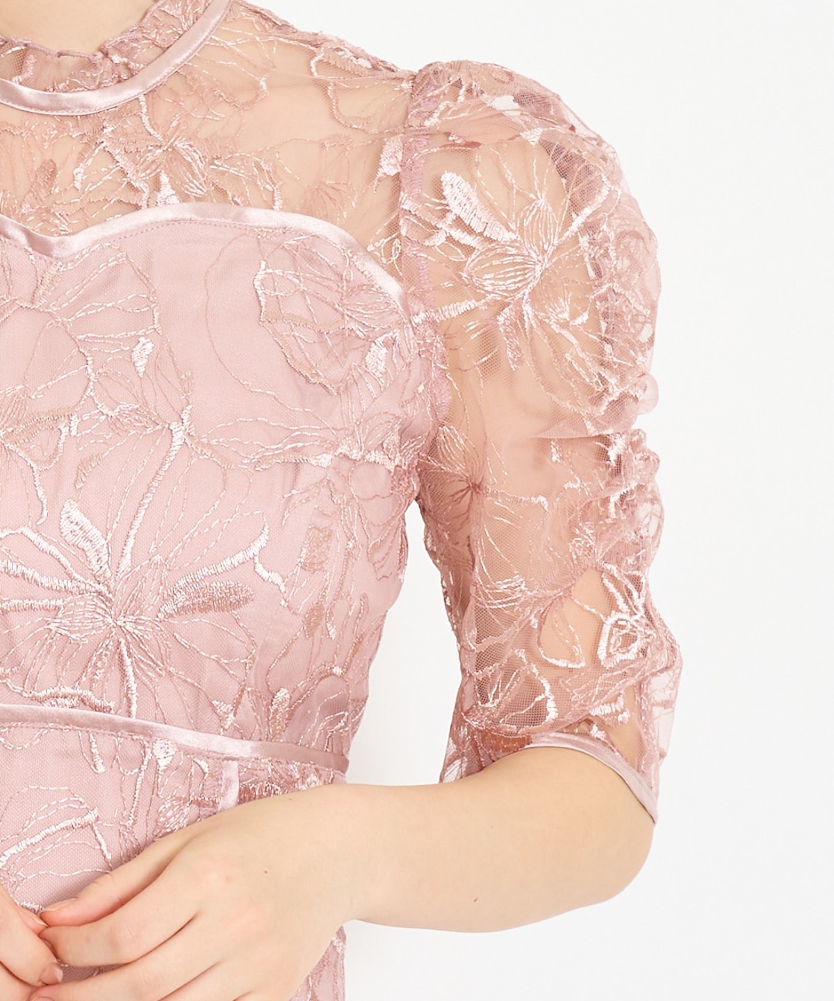 パイピングライン刺繍ワンピース