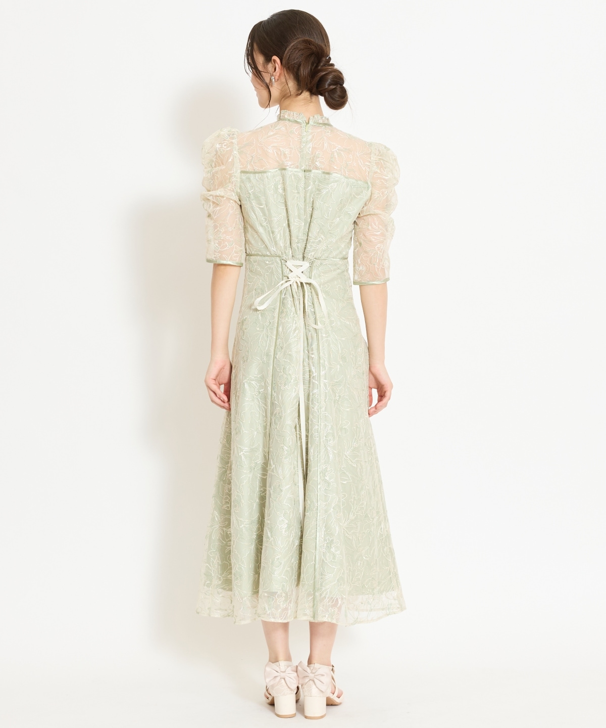 パイピングライン刺繍ワンピース