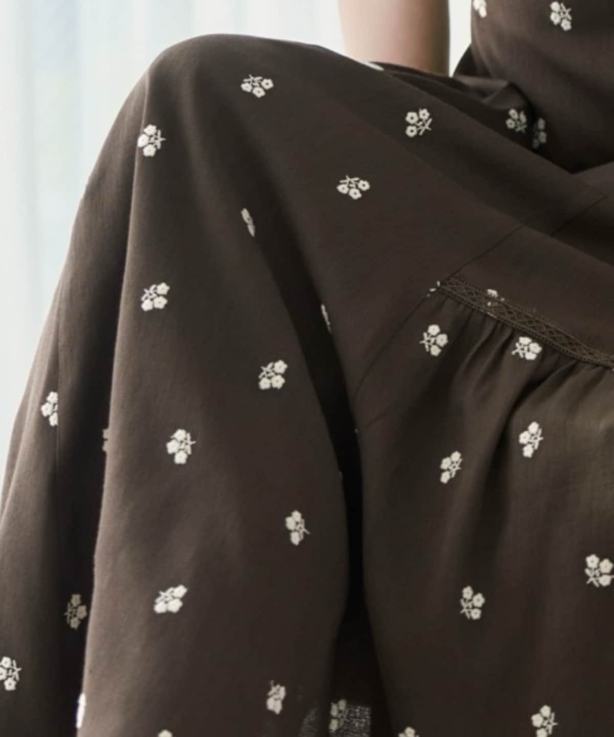 小花刺繍フレアスリーブワンピース