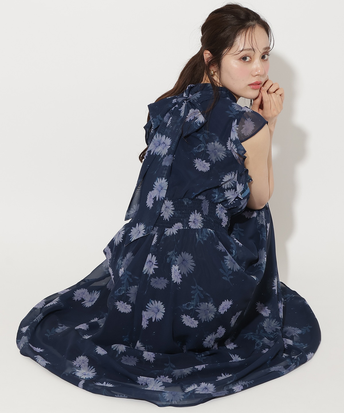 【6/11(thu)10時発売】リボンネックマーガレットプリントワンピース