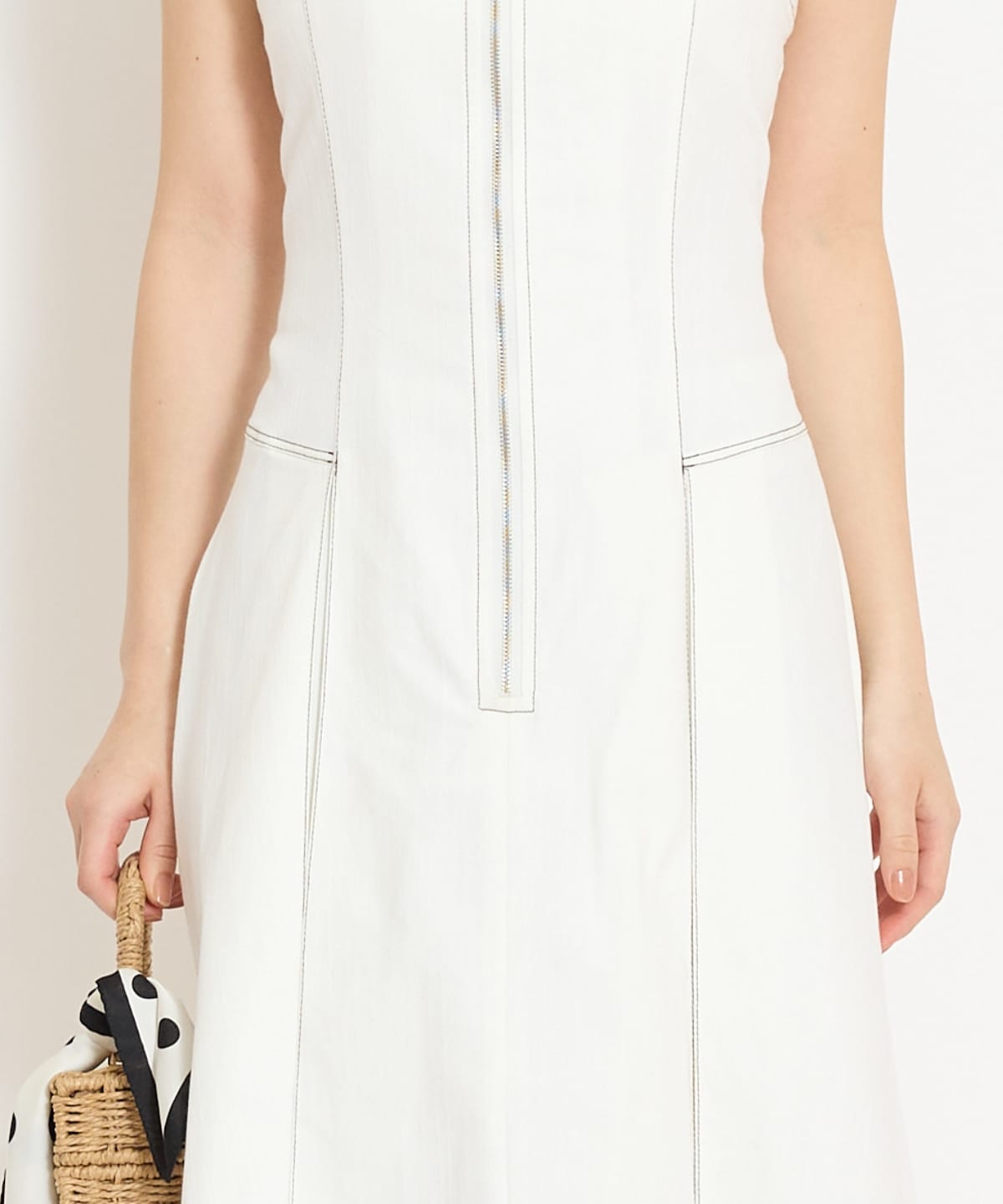 ステッチデザインフロントZIPワンピース
