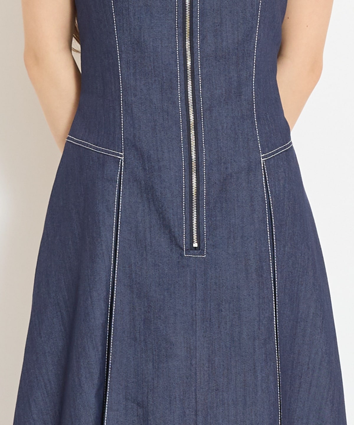ステッチデザインフロントZIPワンピース