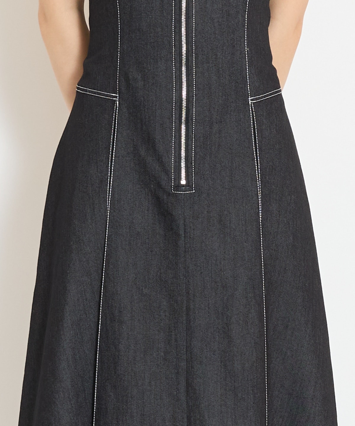 ステッチデザインフロントZIPワンピース