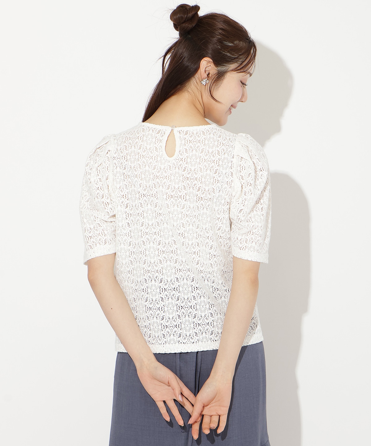 レースクルーネックトップス