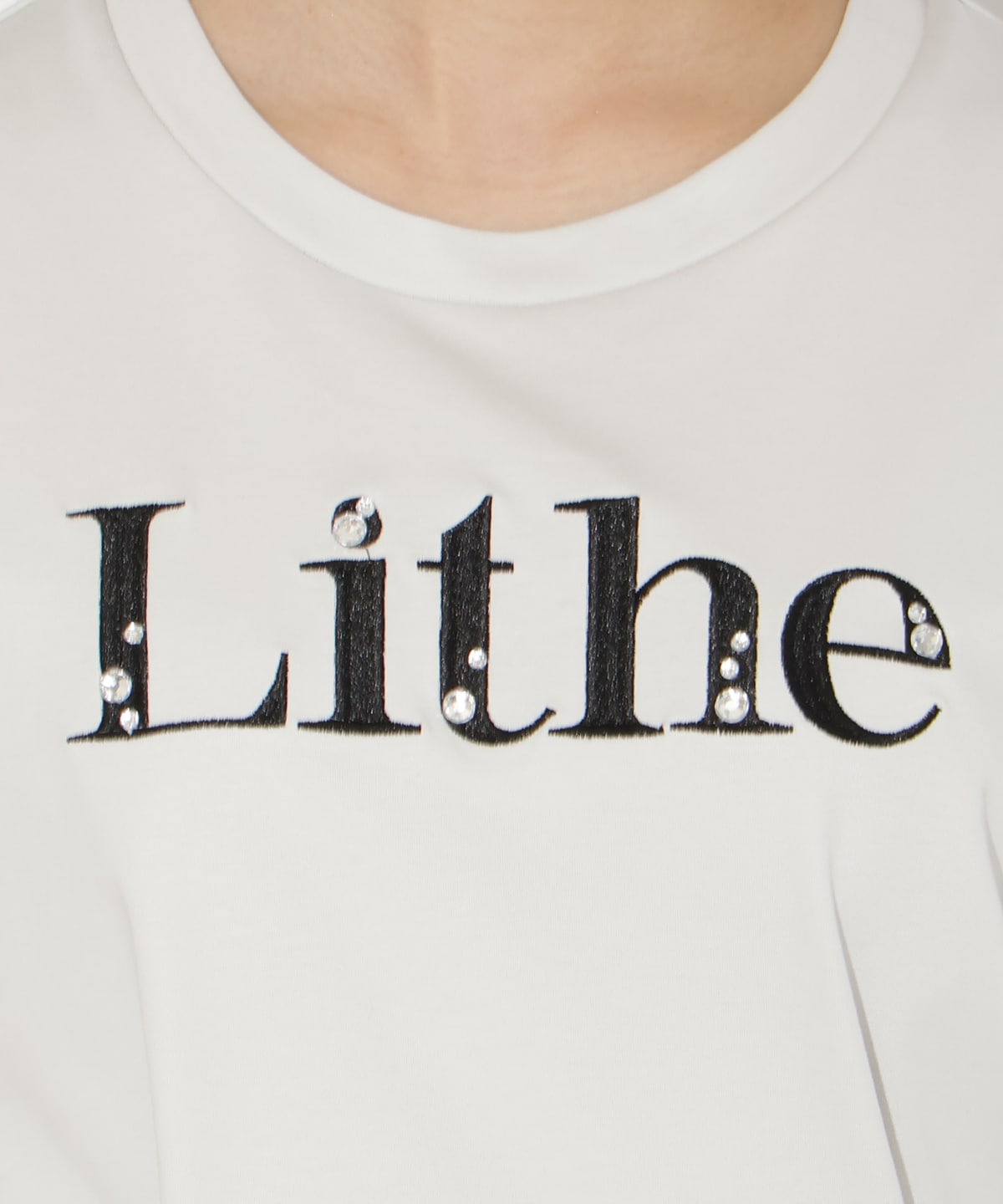 ビジュー付き刺繍ロゴTシャツ