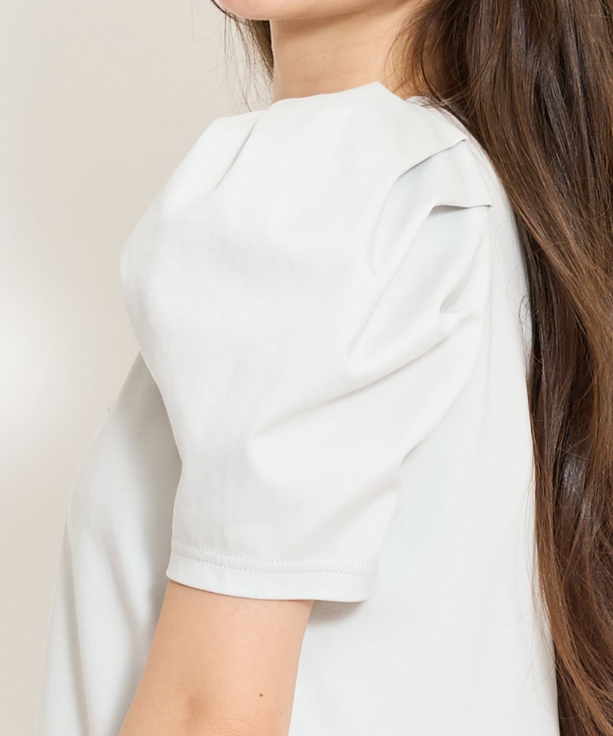 ロゴ刺繍タックスリーブTシャツ