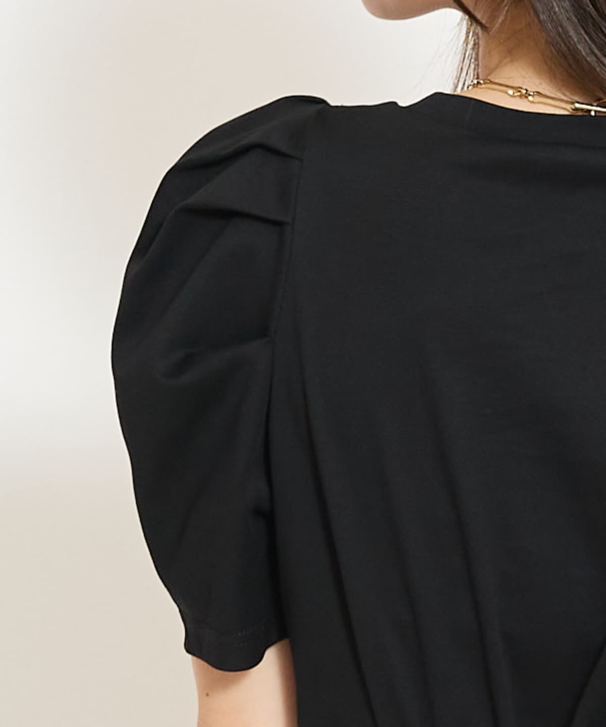 ロゴ刺繍タックスリーブTシャツ