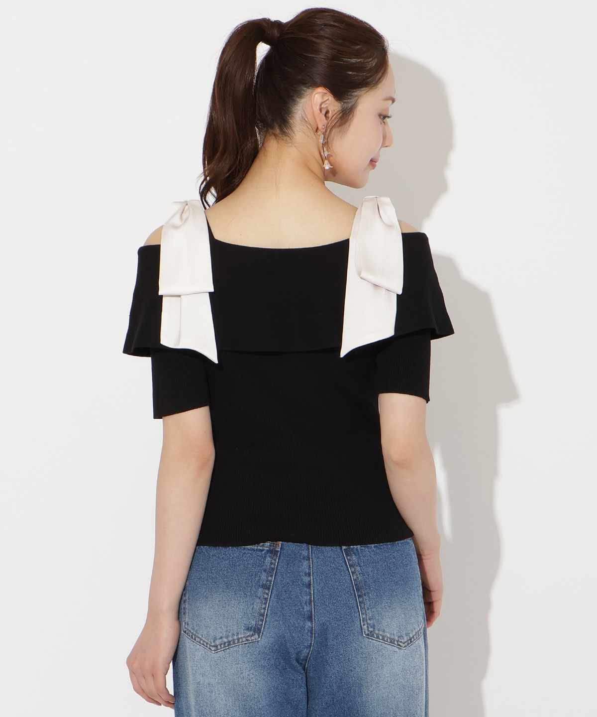 リボンオフショルハーフスリーブニット