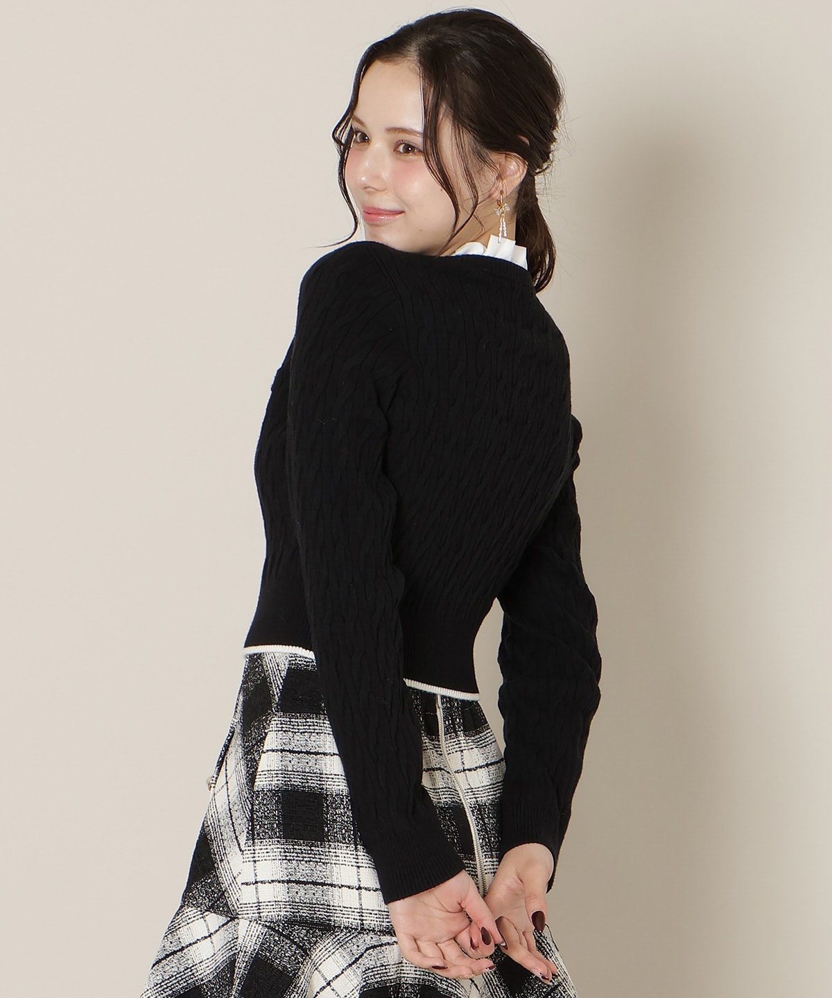 フリルレイヤードケーブルニット