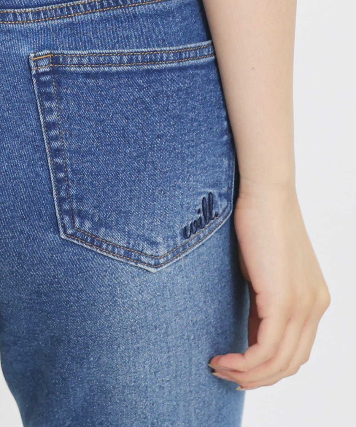 美脚ロゴ刺繍セミフレアデニムパンツ