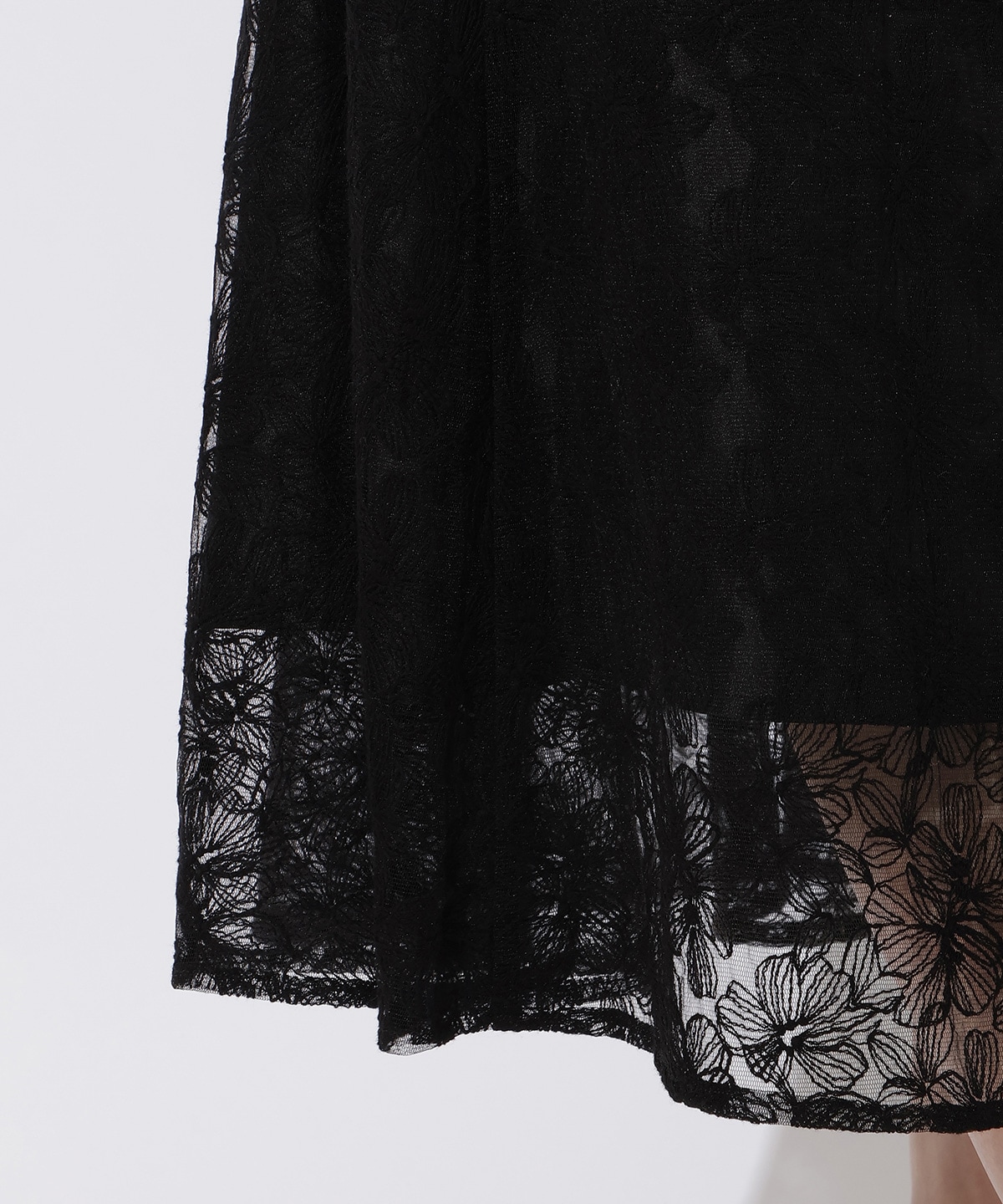 エンブロイダリーレースドレス