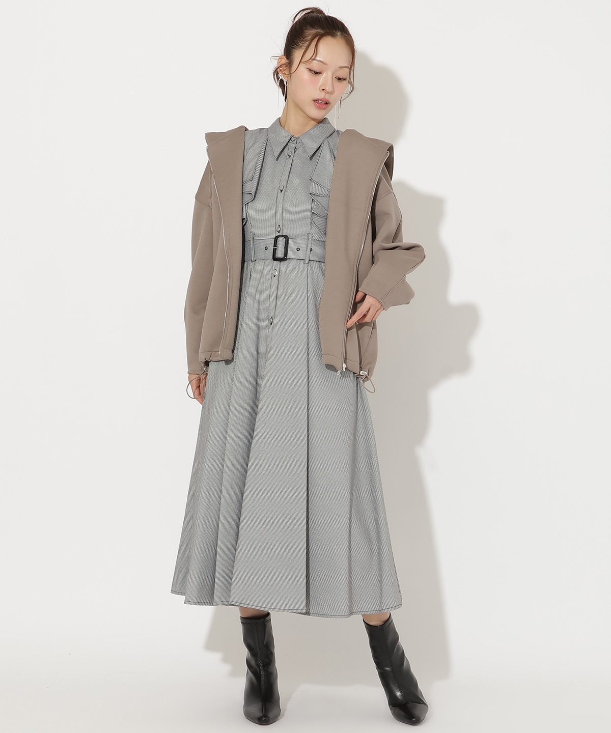 ダンボールポンチフードジップパーカー