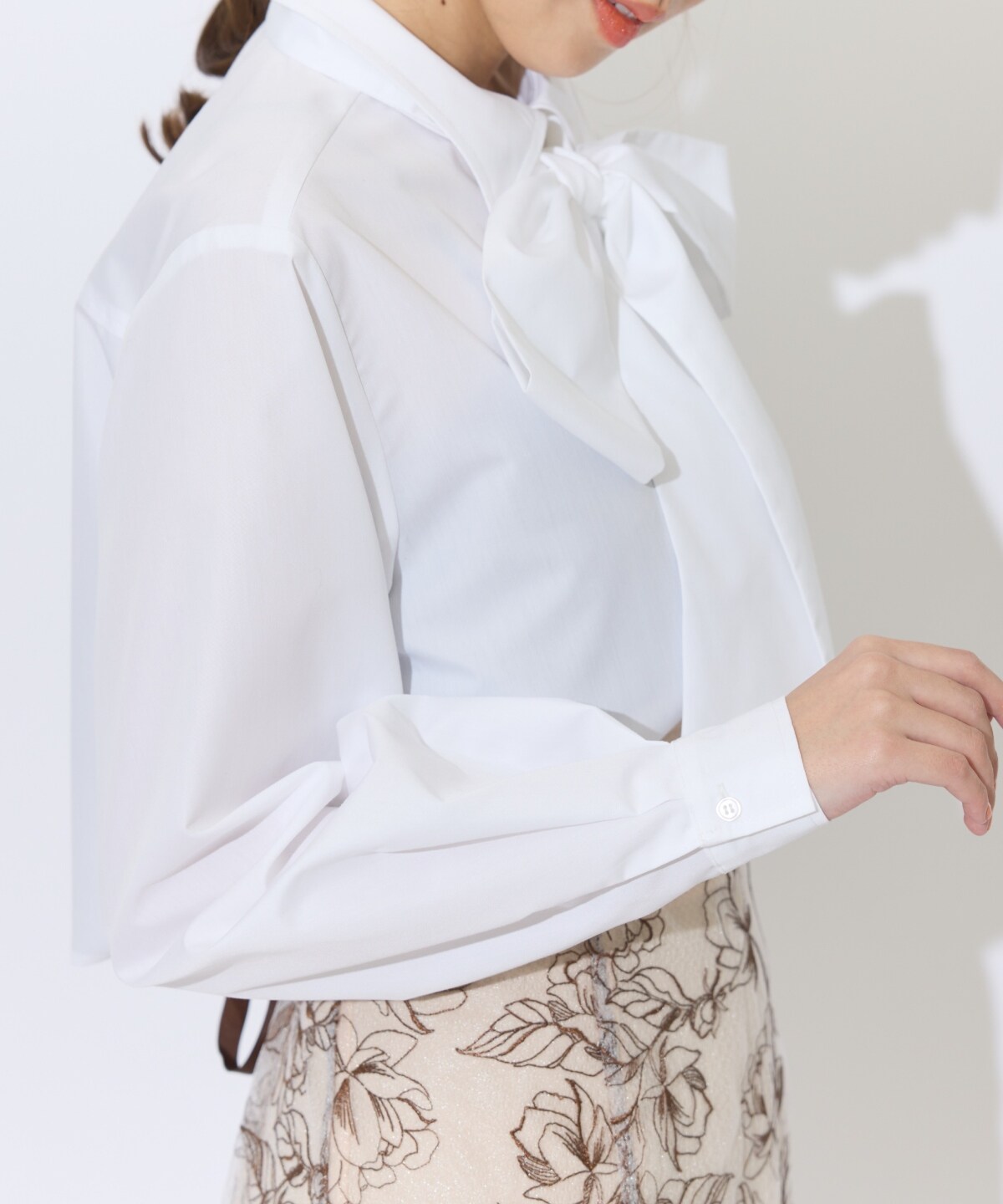 AC刺繍ボウタイシャツ(F オフホワイト): AND COUTURE｜公式オンライン 