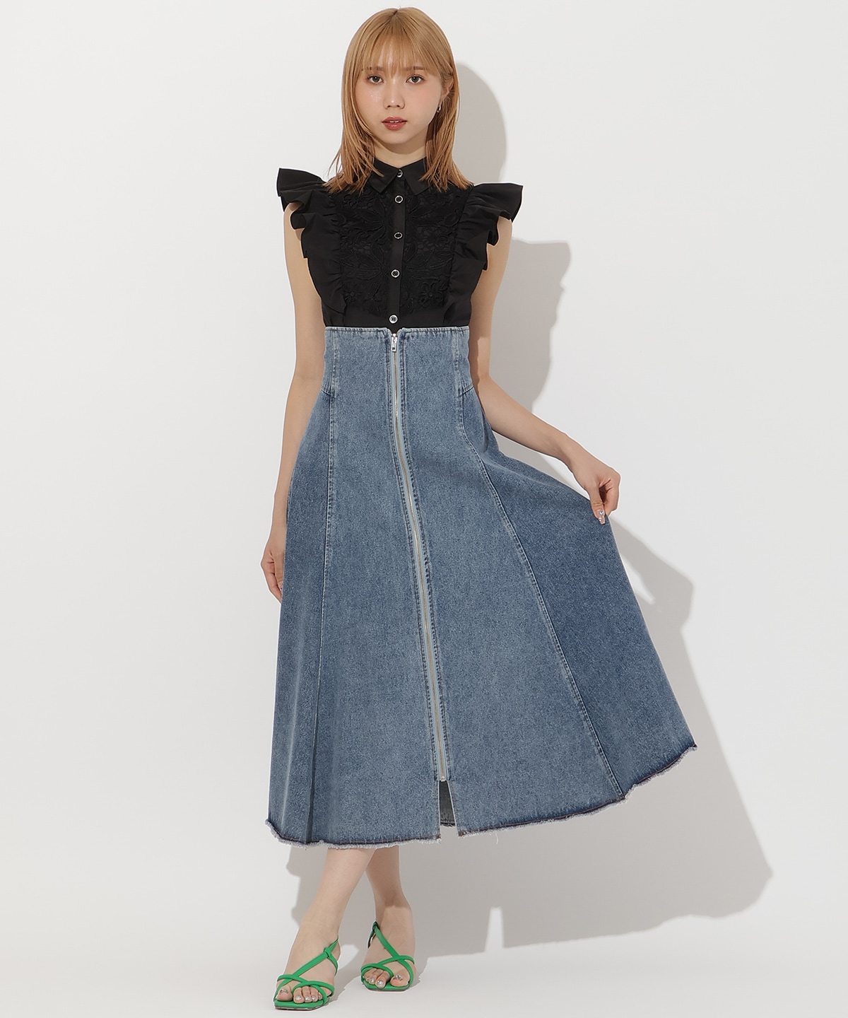 肩フリル刺繍シャツ