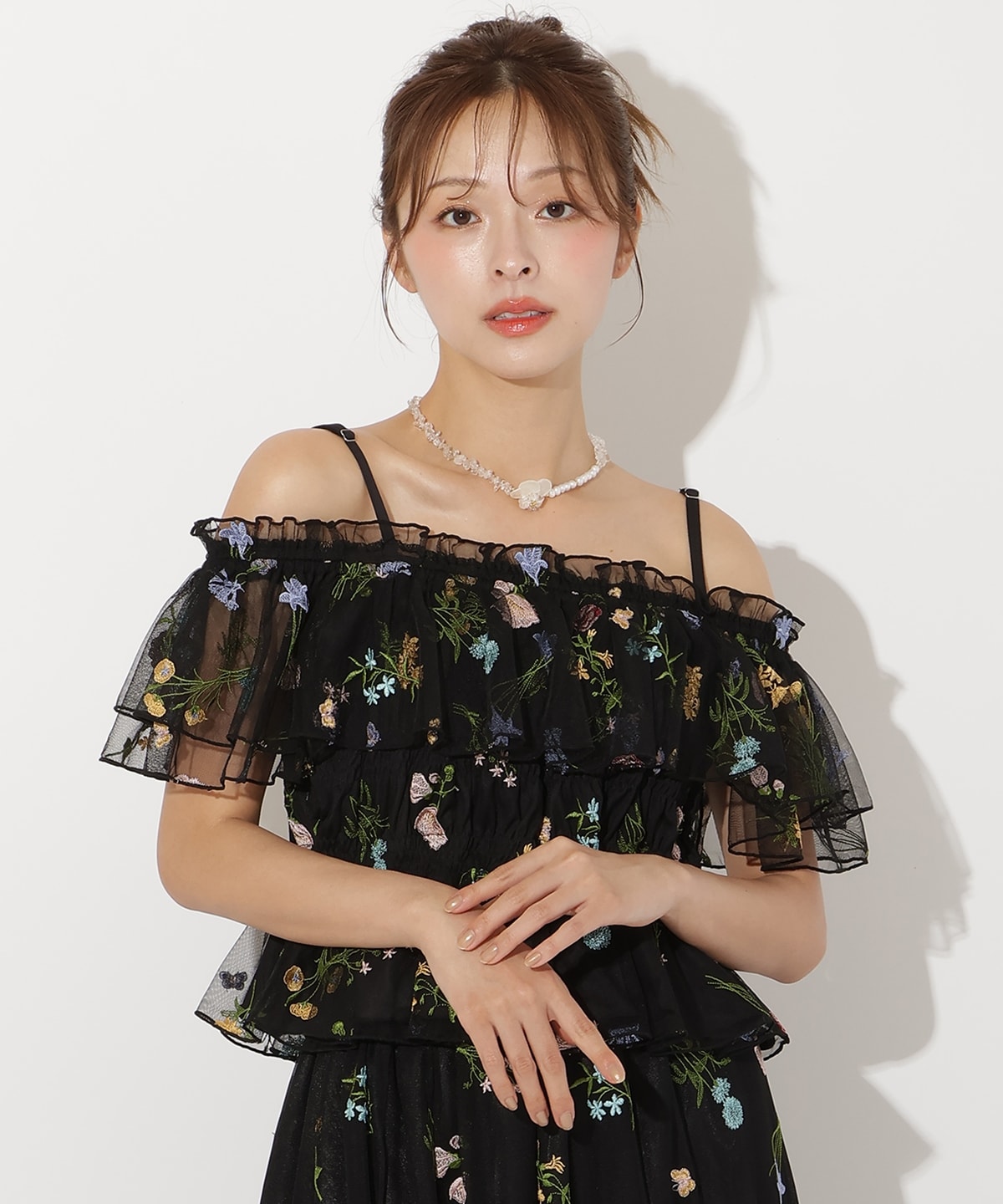 ボタニカル柄刺繍チュールブラウス