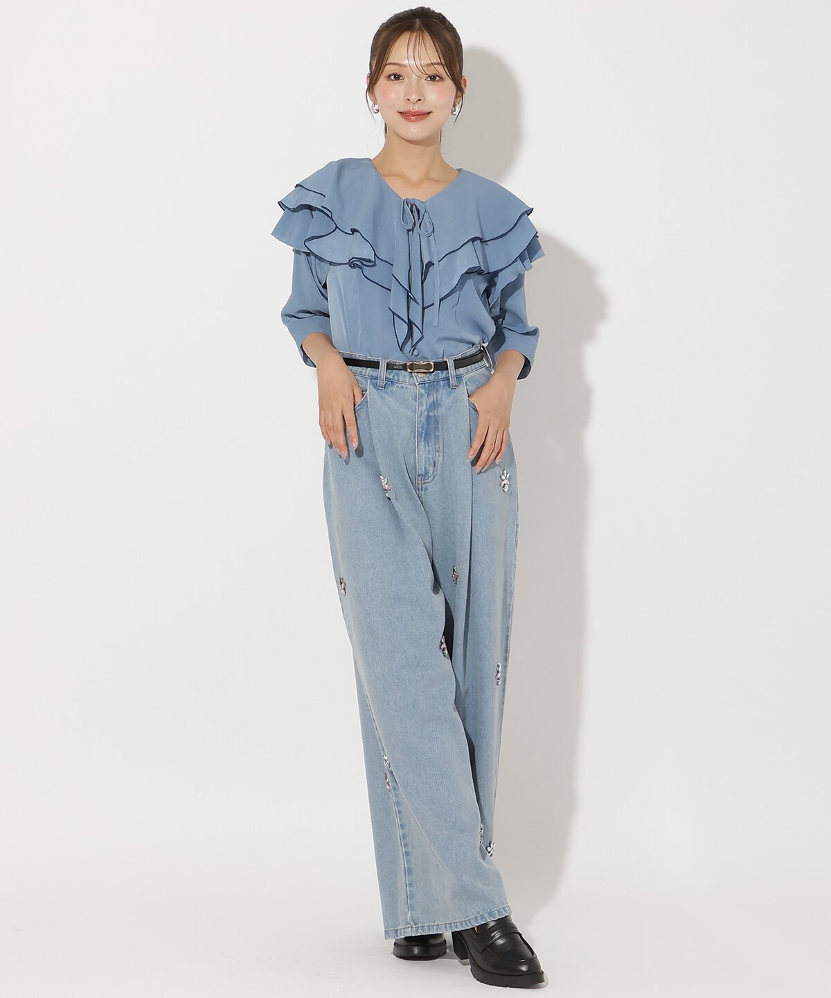 ラッフルハーフスリーブブラウス