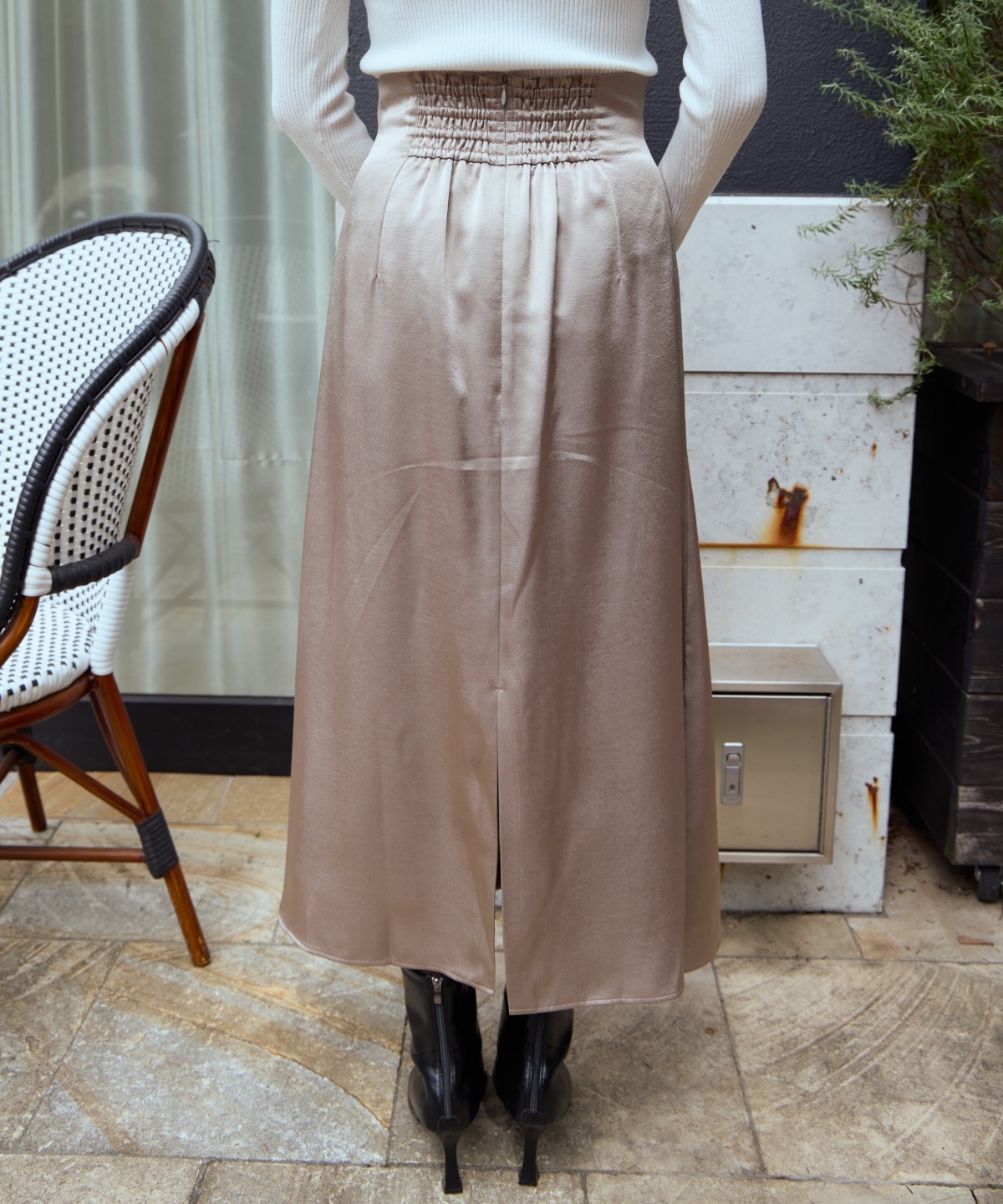 ワンサイドシャーリングサテンスカート
