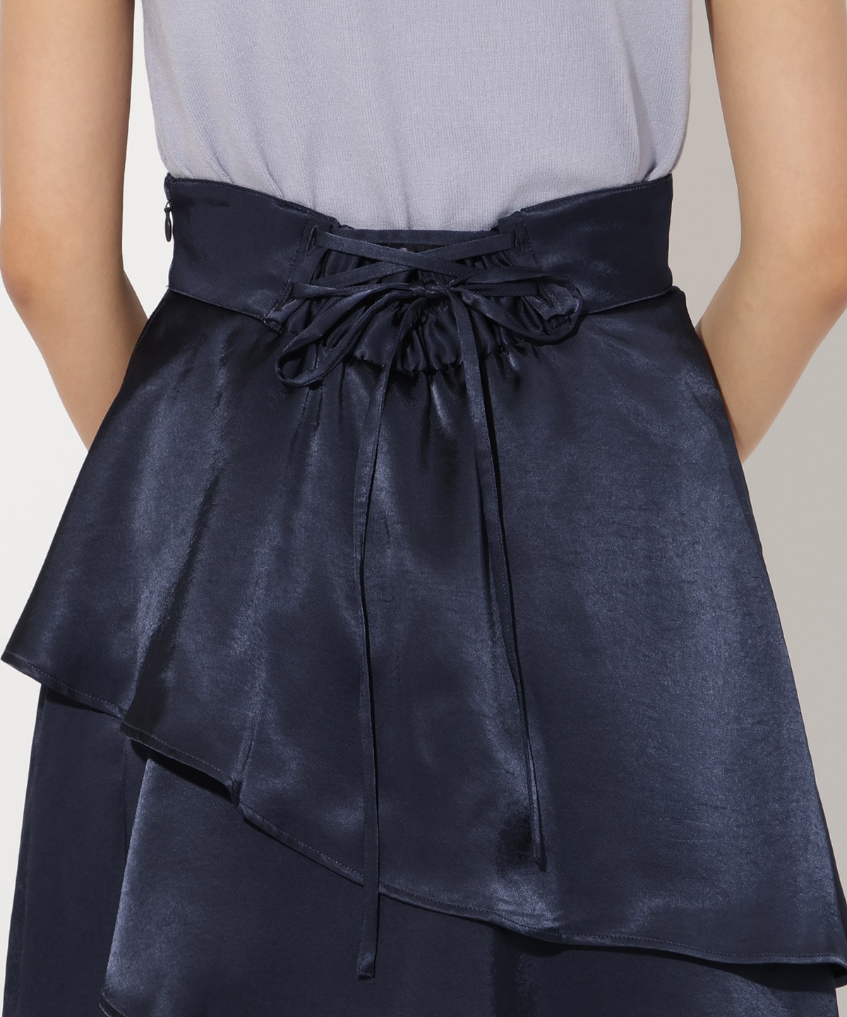 サテンアシメフリルティアードスカート