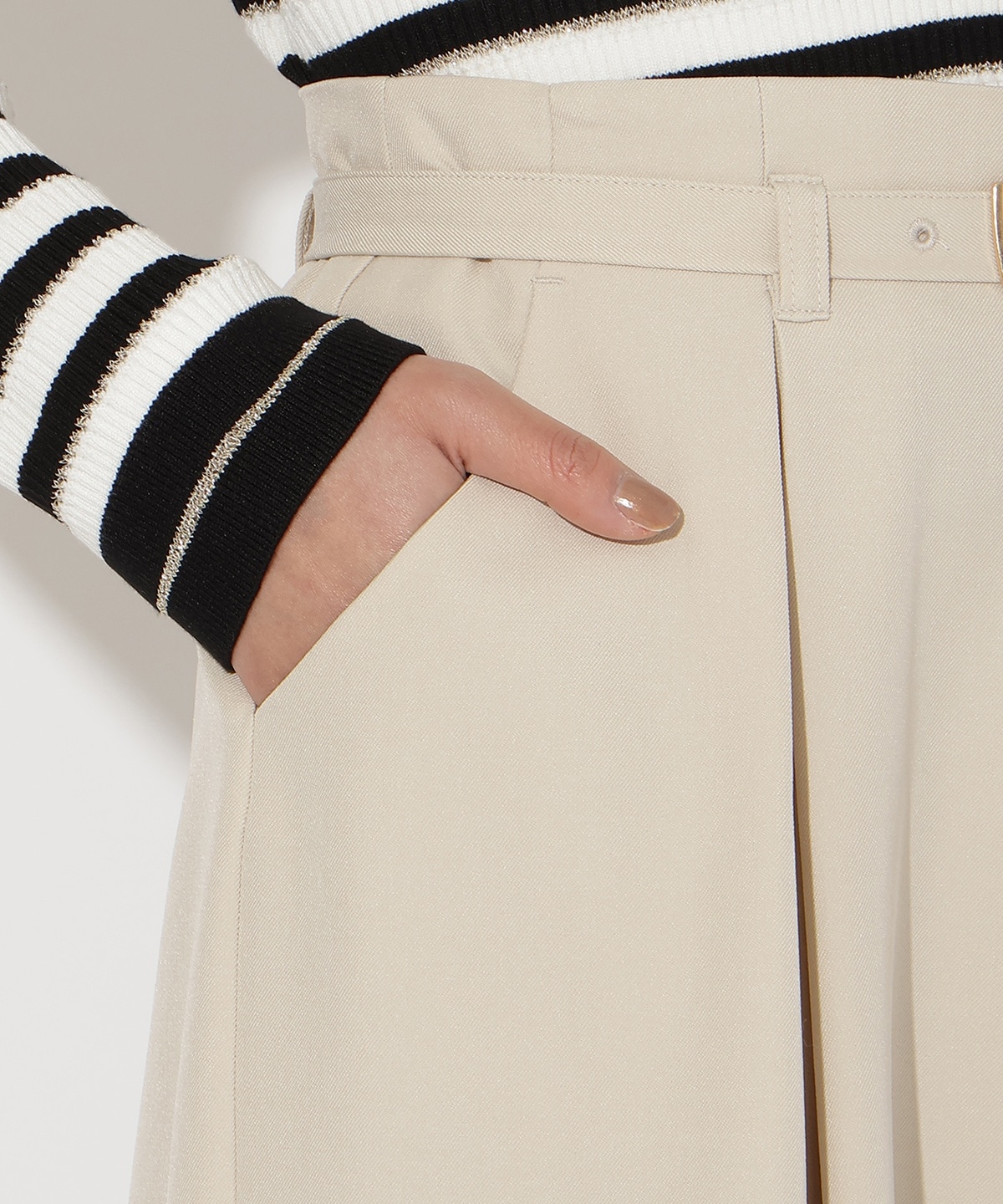 タックワイドパンツ