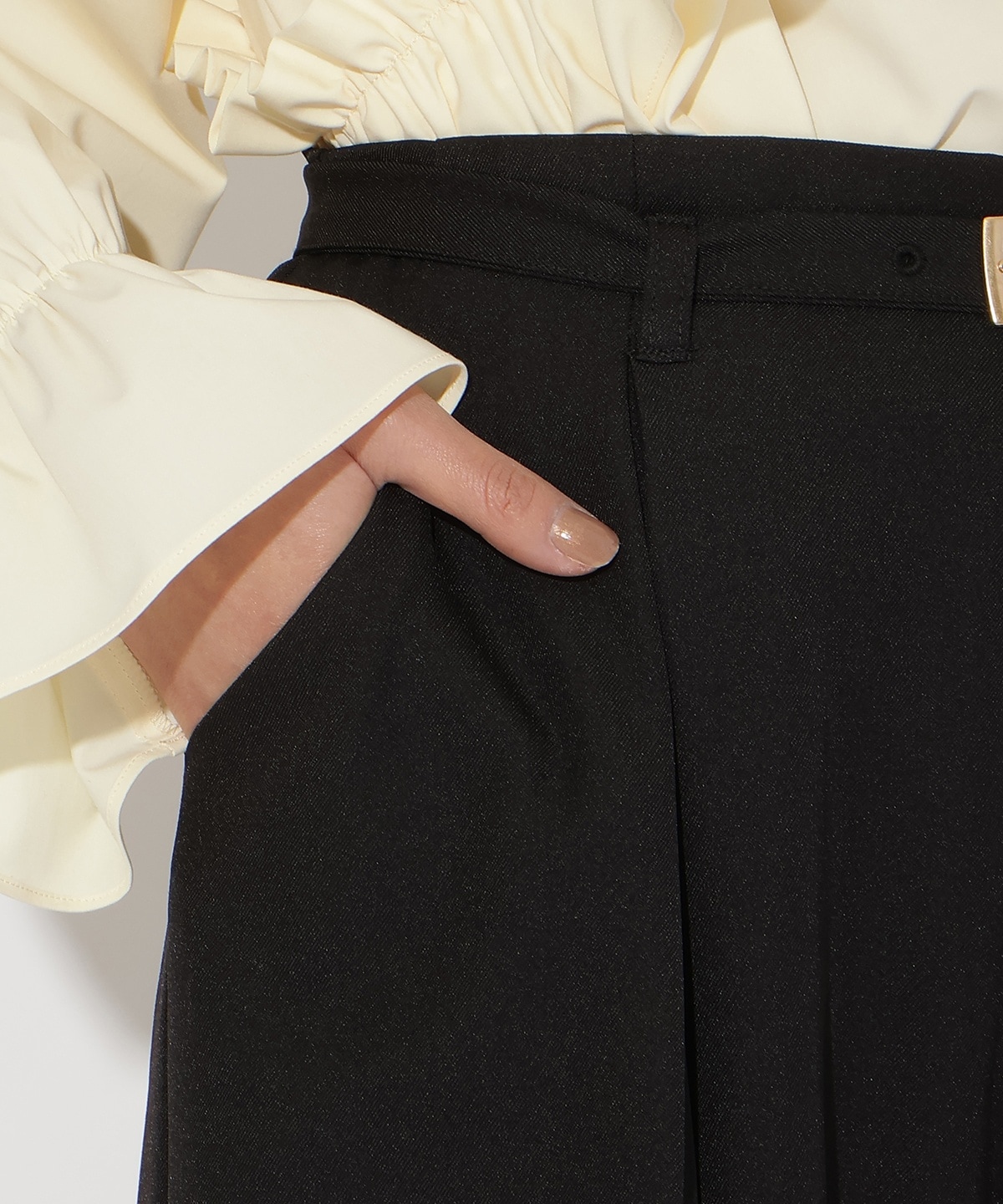 タックワイドパンツ