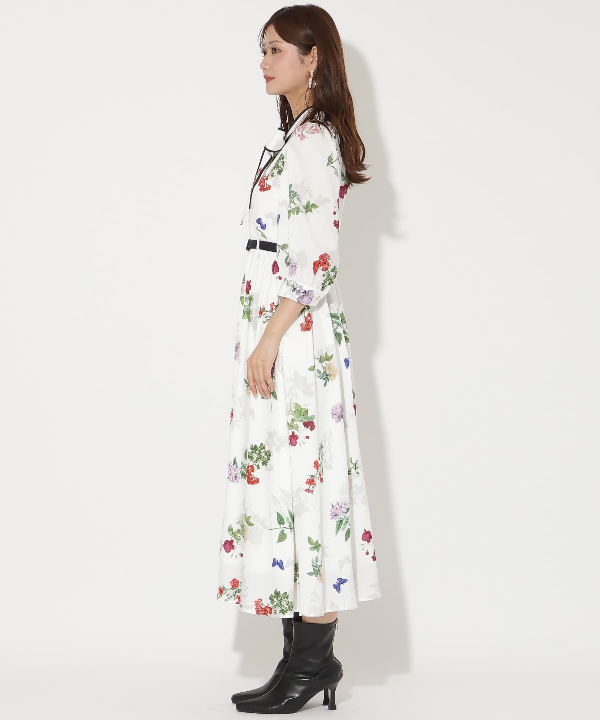 クラシックフラワープリント7分袖ワンピース(F ホワイト): AND