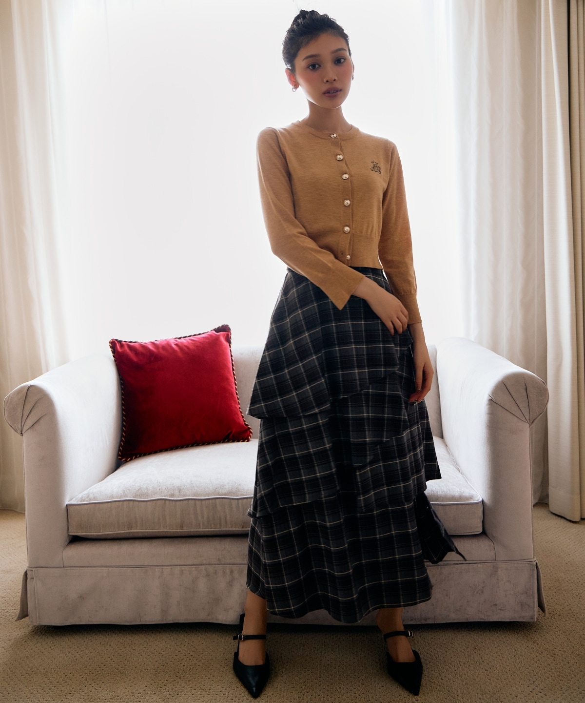 刺繍クルーネックカーディガン