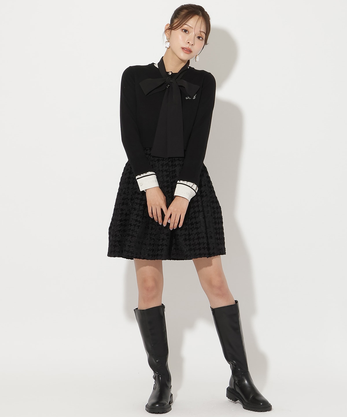 刺繍クルーネックカーディガン