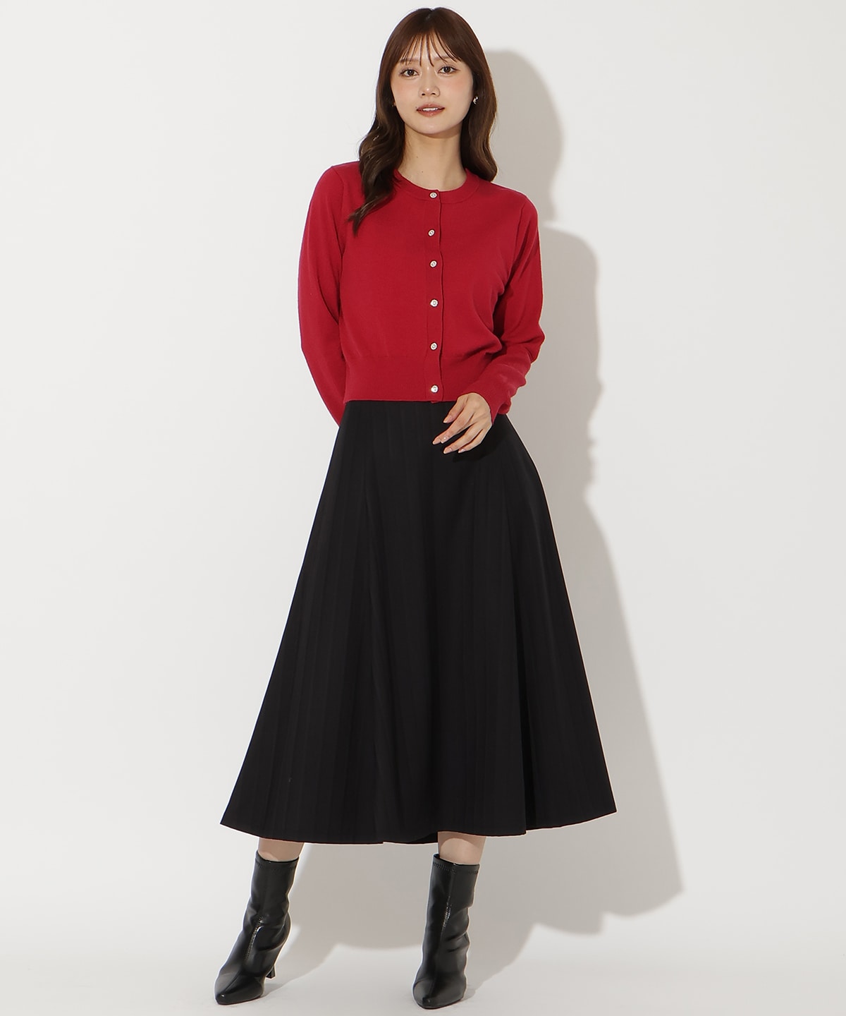 ビジューボタンクルーネックカーディガン