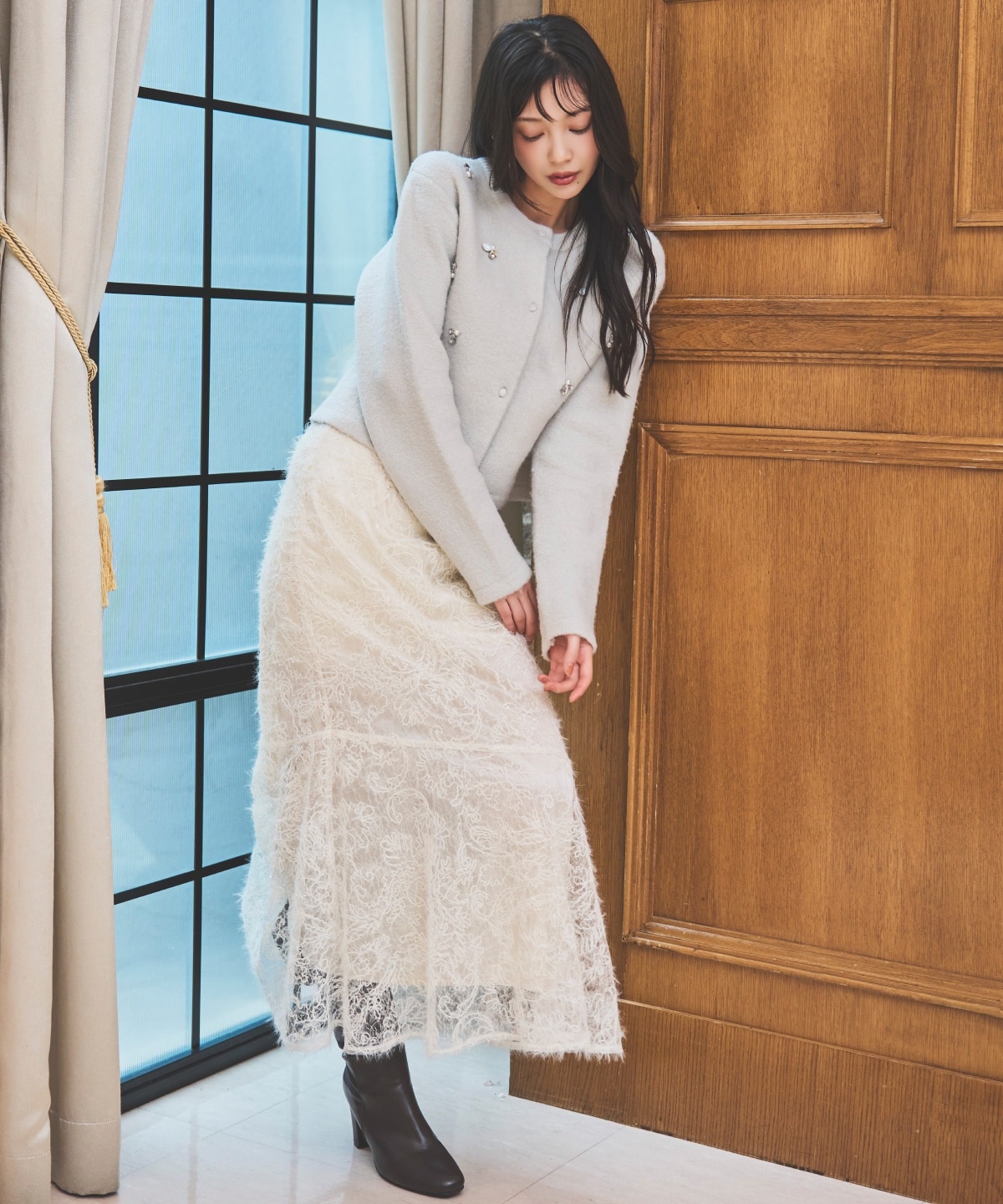 ビジュー付きニットカーディガン