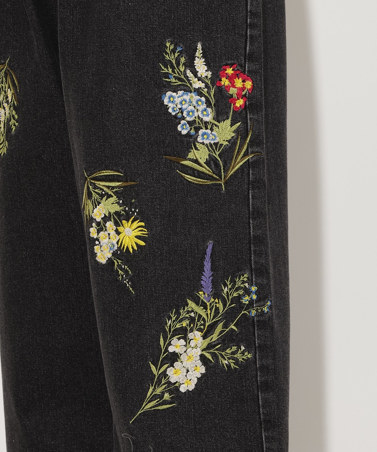 【6/11(木)10時 再販予約開始】刺繍デニムパンツ