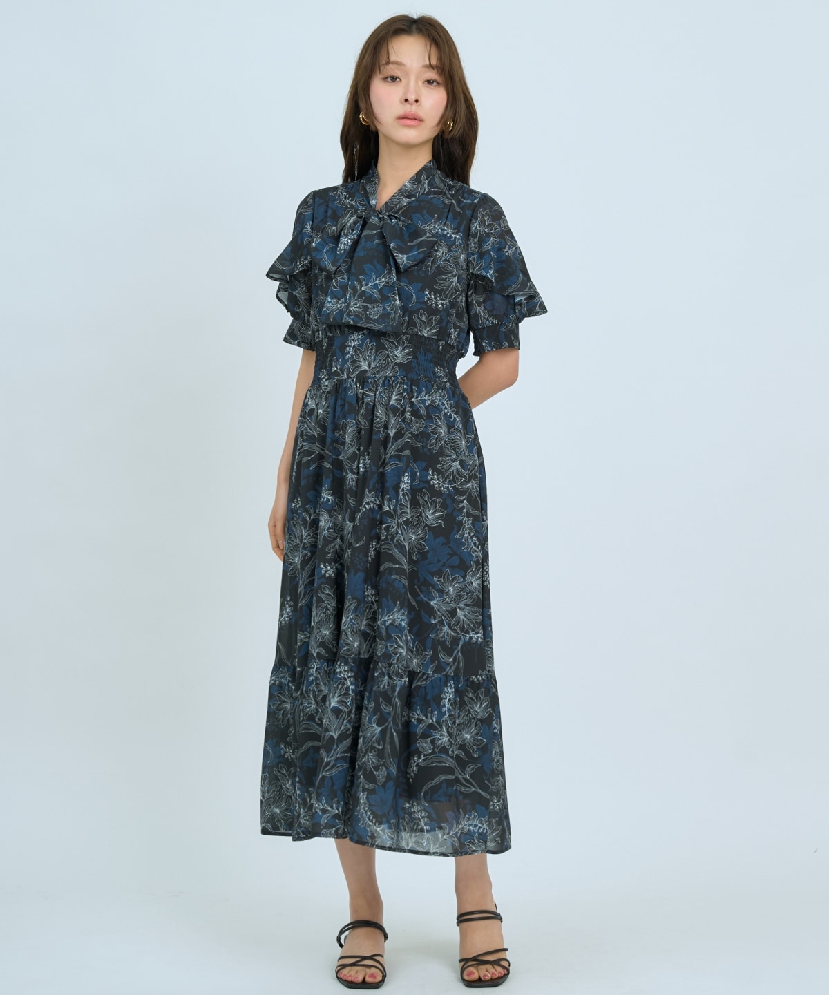 【先行予約受付中】ラインフラワーハーフスリーブワンピース