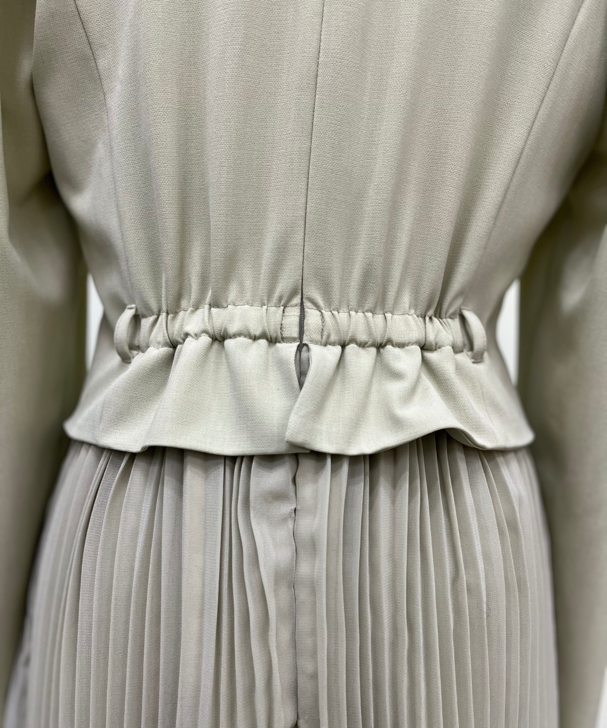 【先行予約受付中】ジャケットレイヤードプリーツワンピース