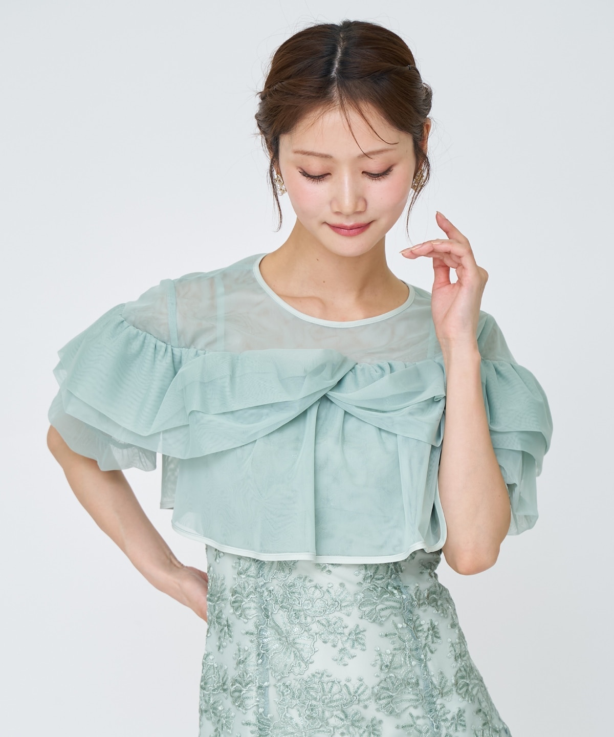 チュールレイヤードスパンコールドレス