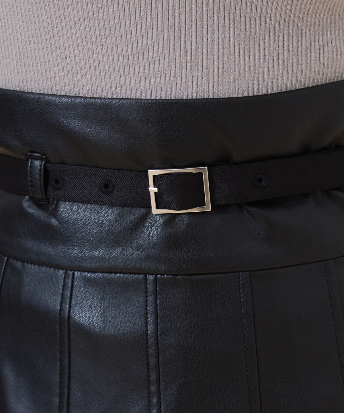 フェイクレザータックプリーツミニスカート