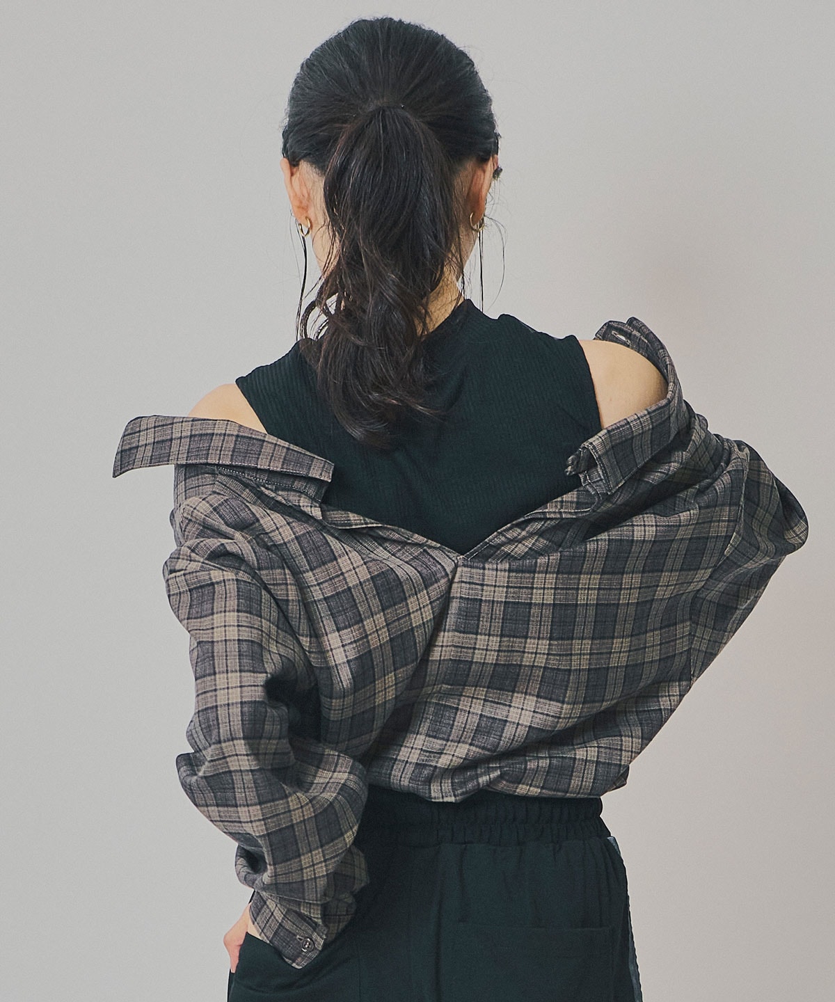 マルチウェイオフショルチェックシャツ×タンクトップ