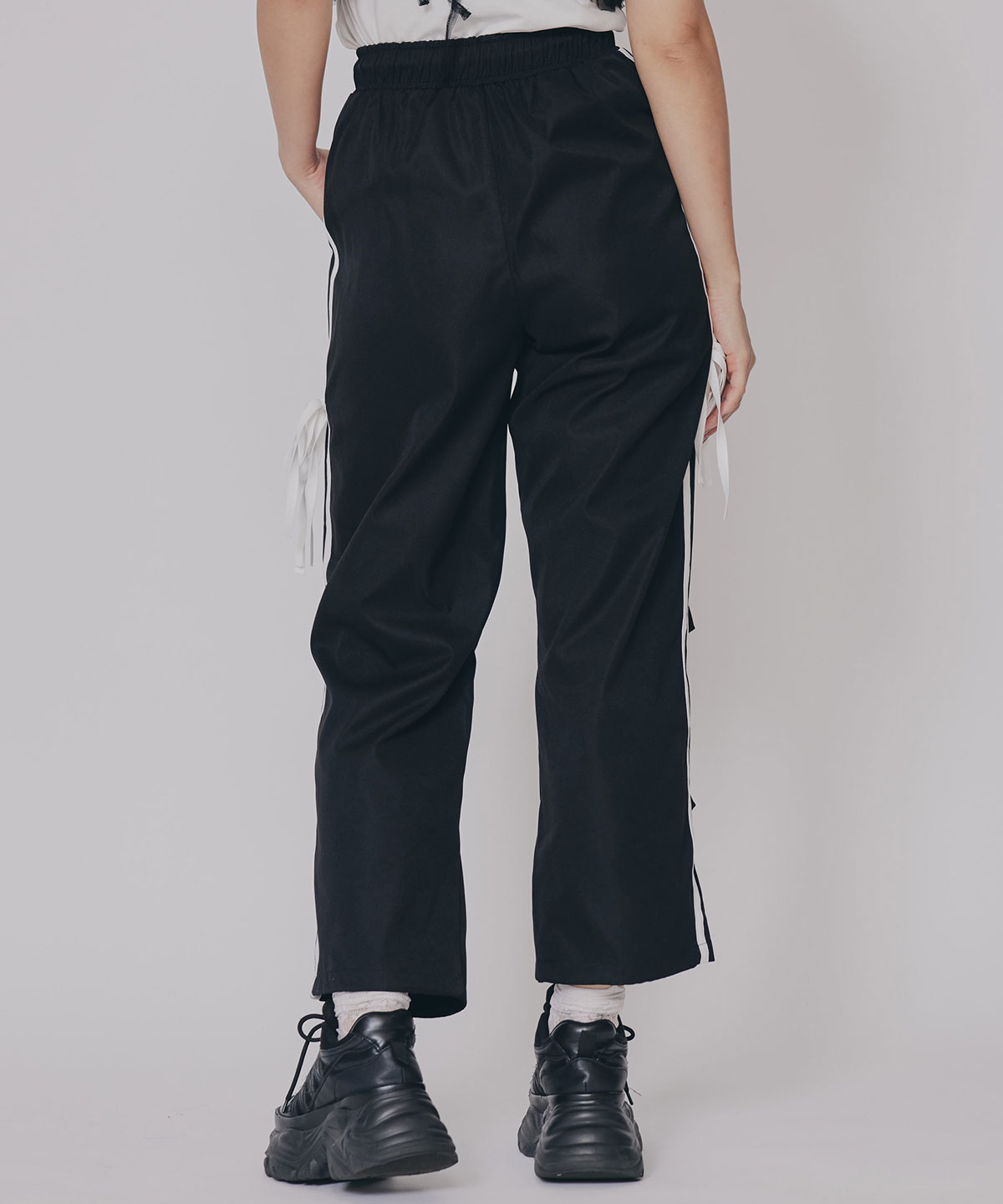 サイドリボンラインパラシュートパンツ