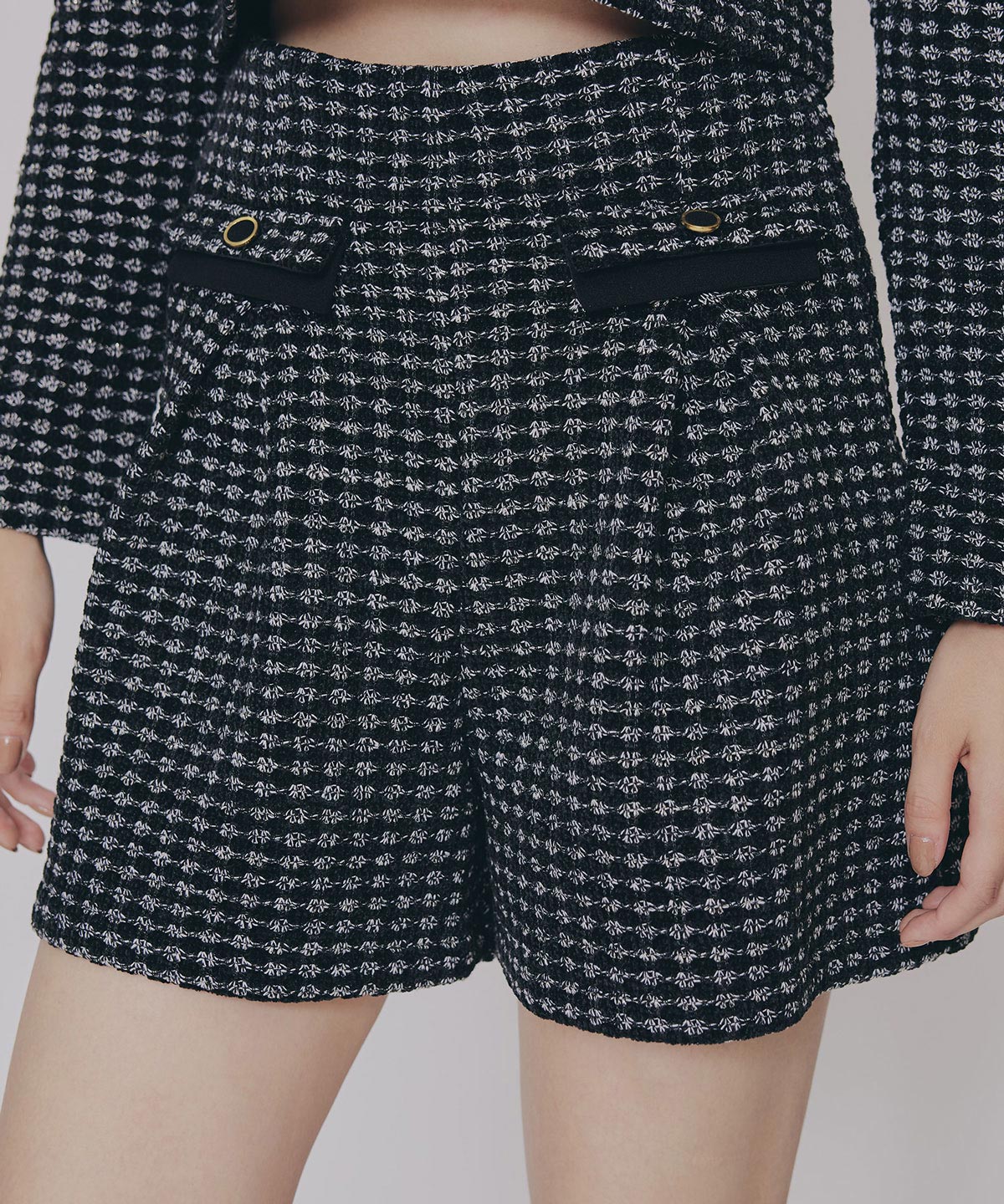 カットツイードジャケット×ショートパンツセットアップ