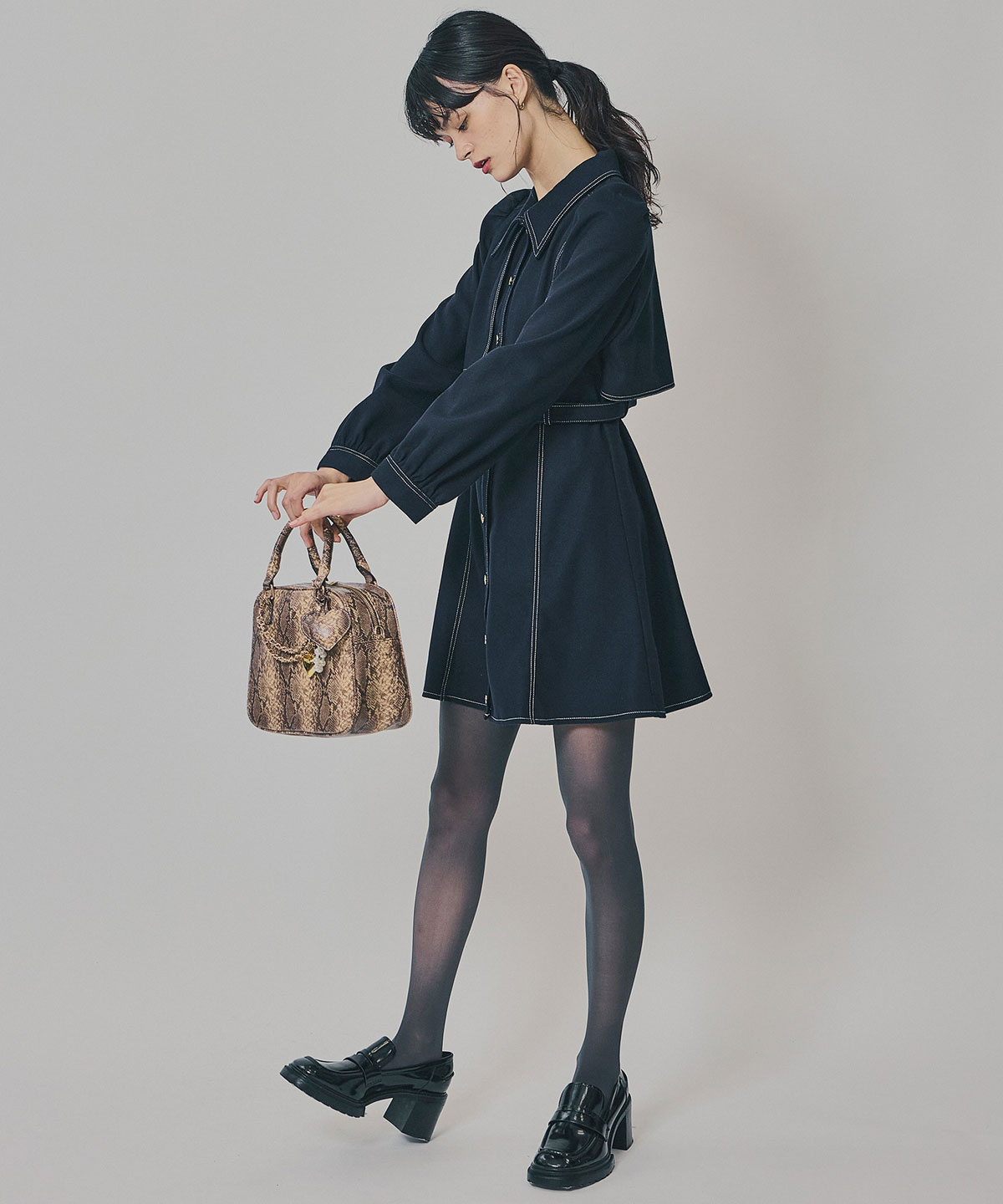 バイカラーステッチラインミニワンピース